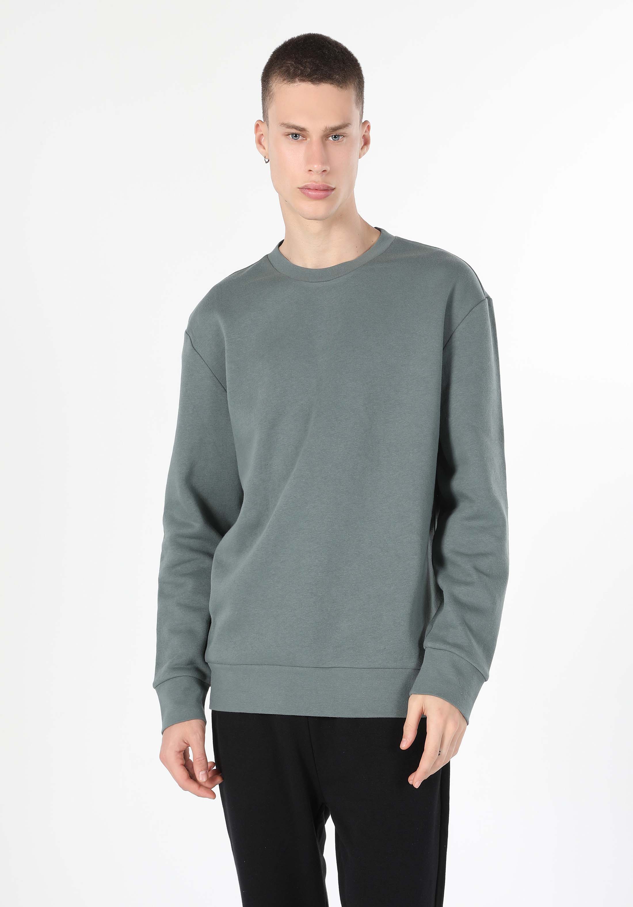 Afficher les détails de Vert Homme Pull-over