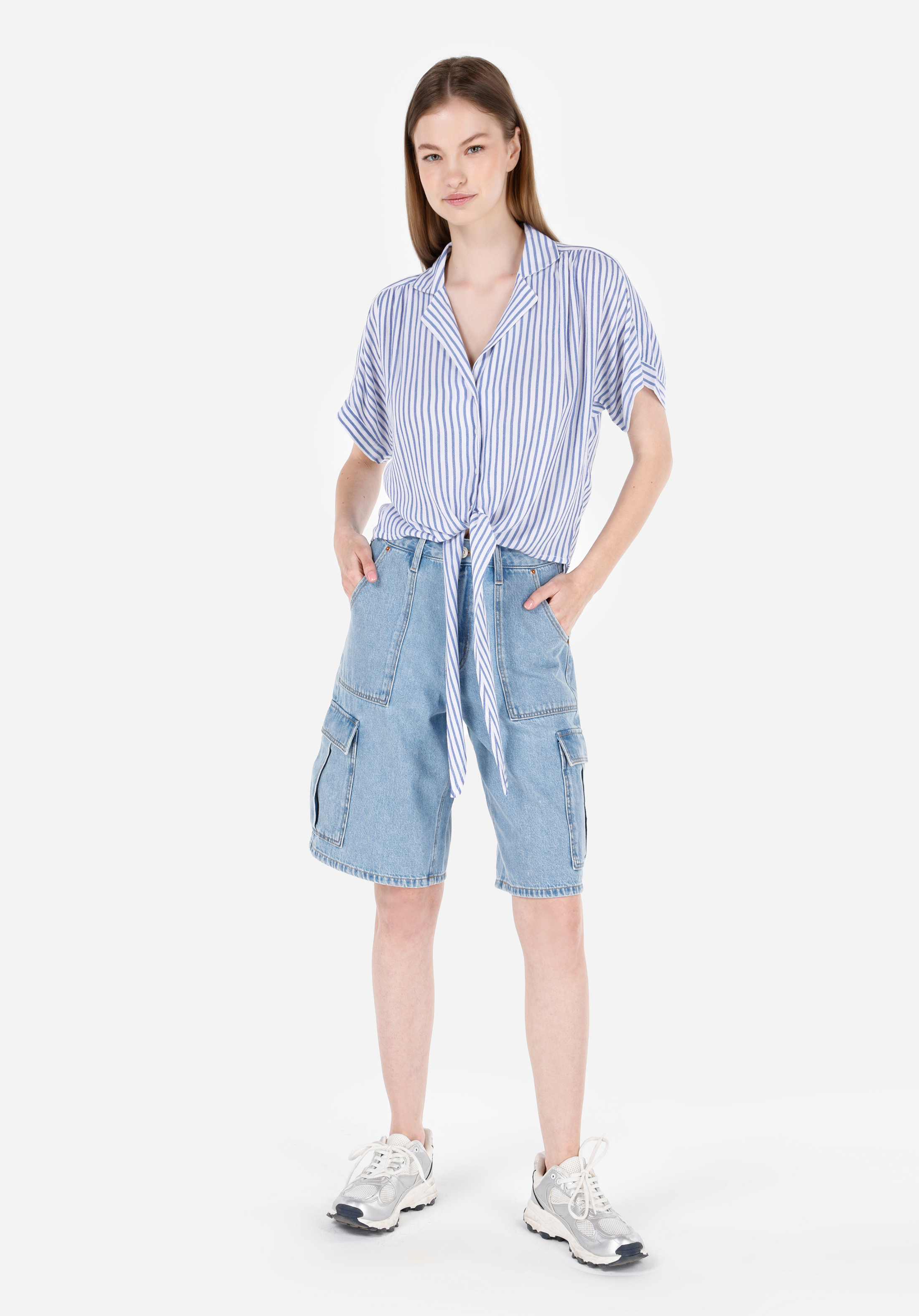 Afficher les détails de Bleu Femmes Chemise À Manches Courtes