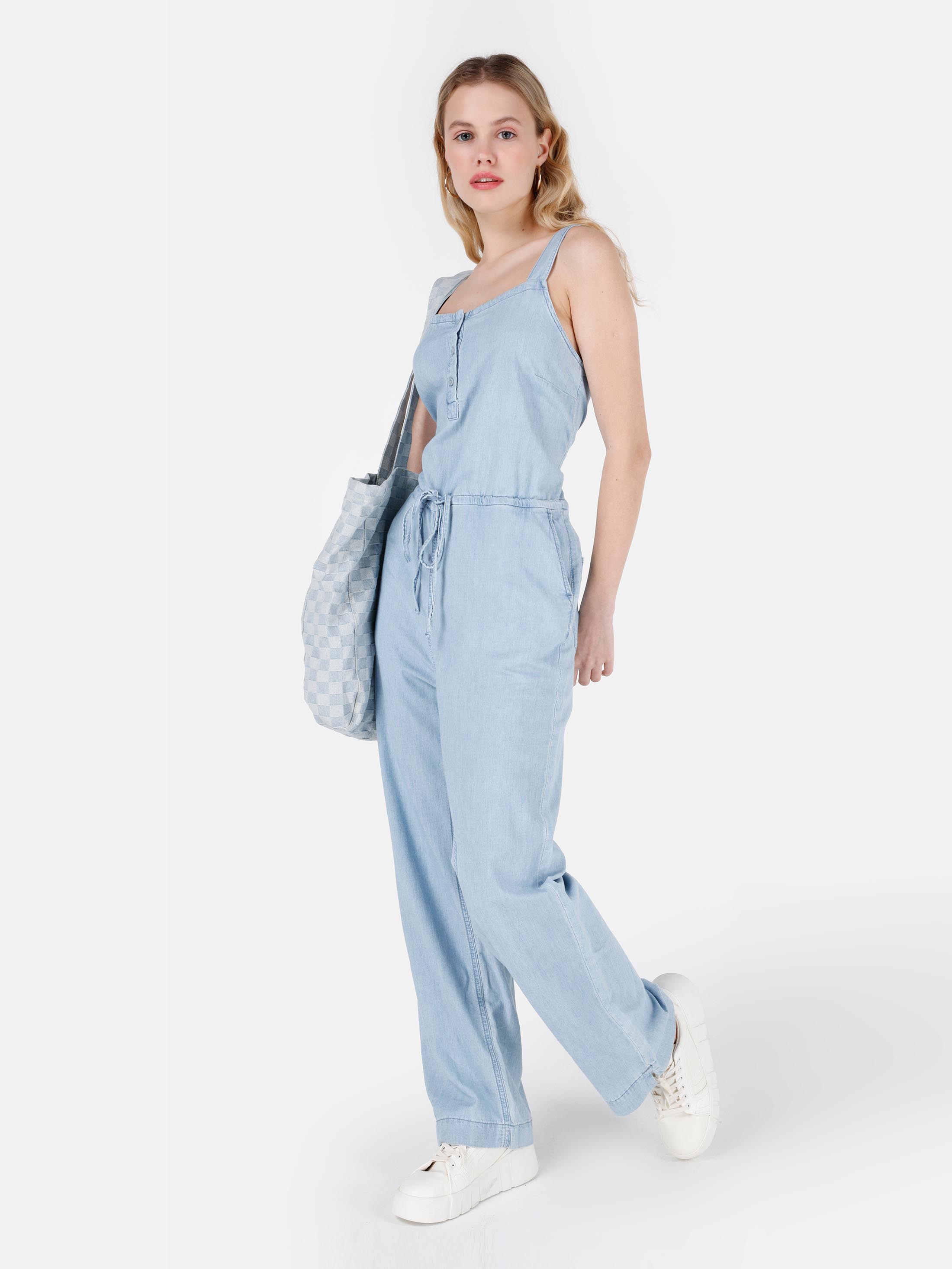 Afficher les détails de Bleu Femmes Pulls