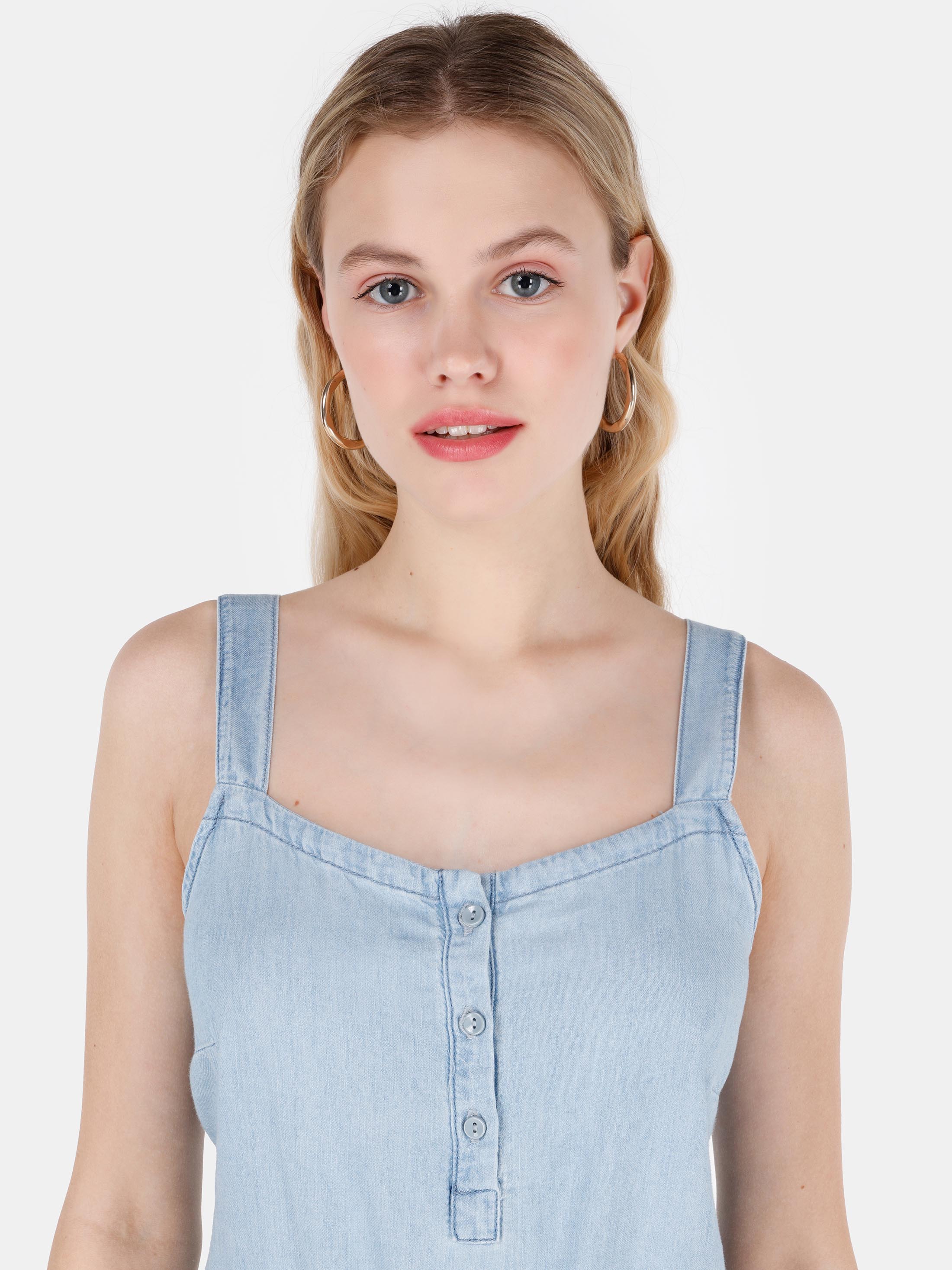 Afficher les détails de Bleu Femmes Pulls