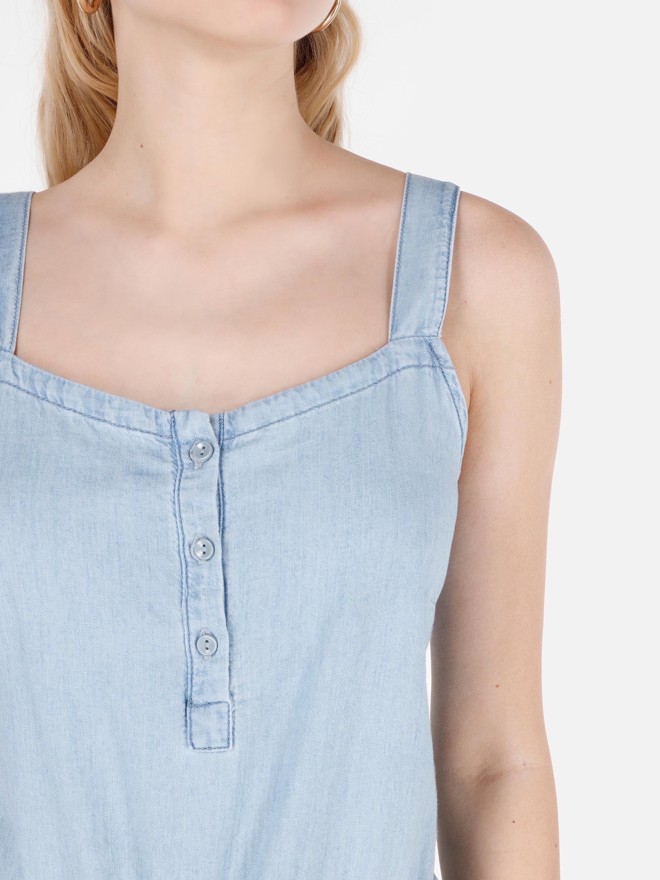 Afficher les détails de Bleu Femmes Pulls