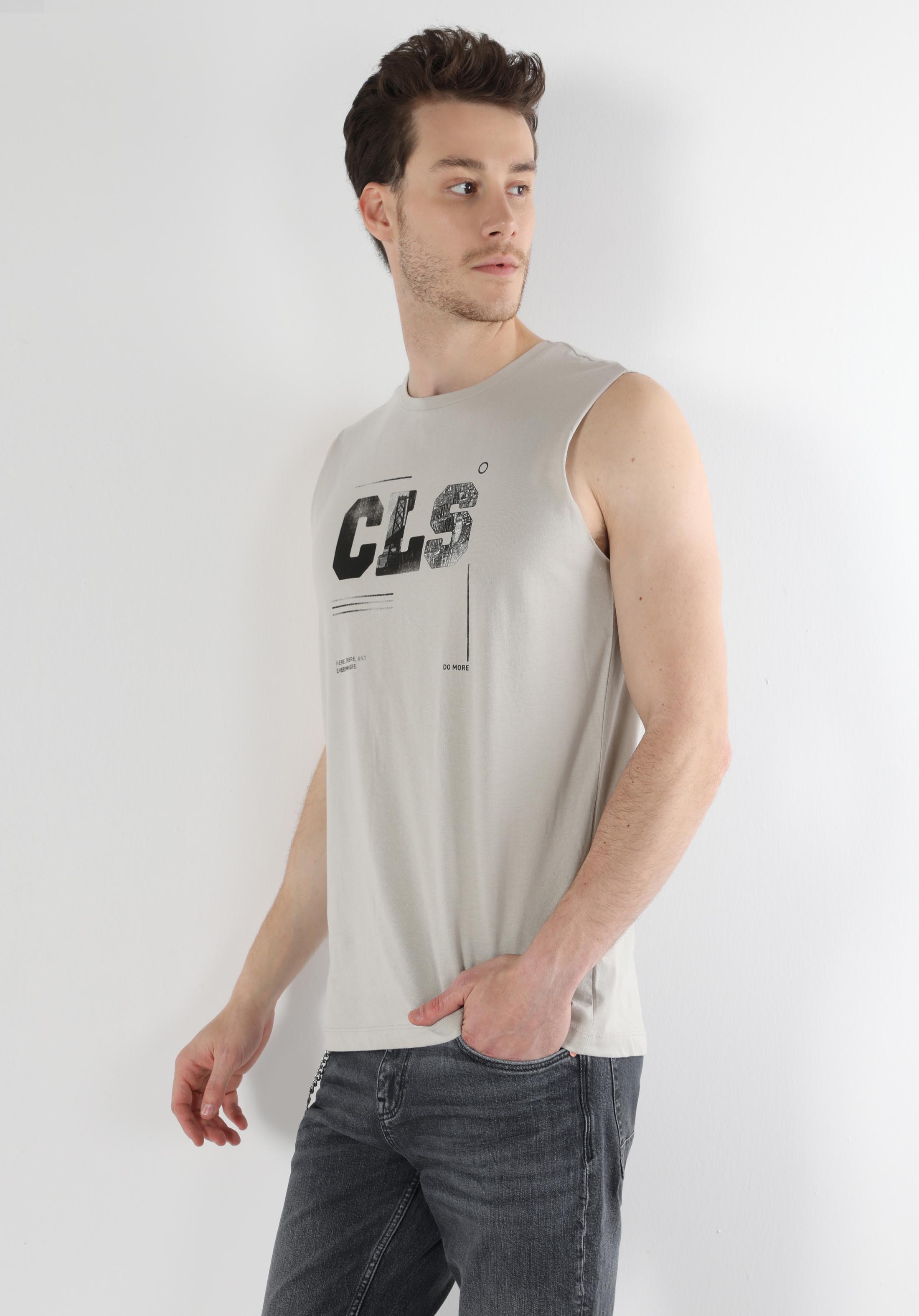 Afficher les détails de Gris Homme Sportif