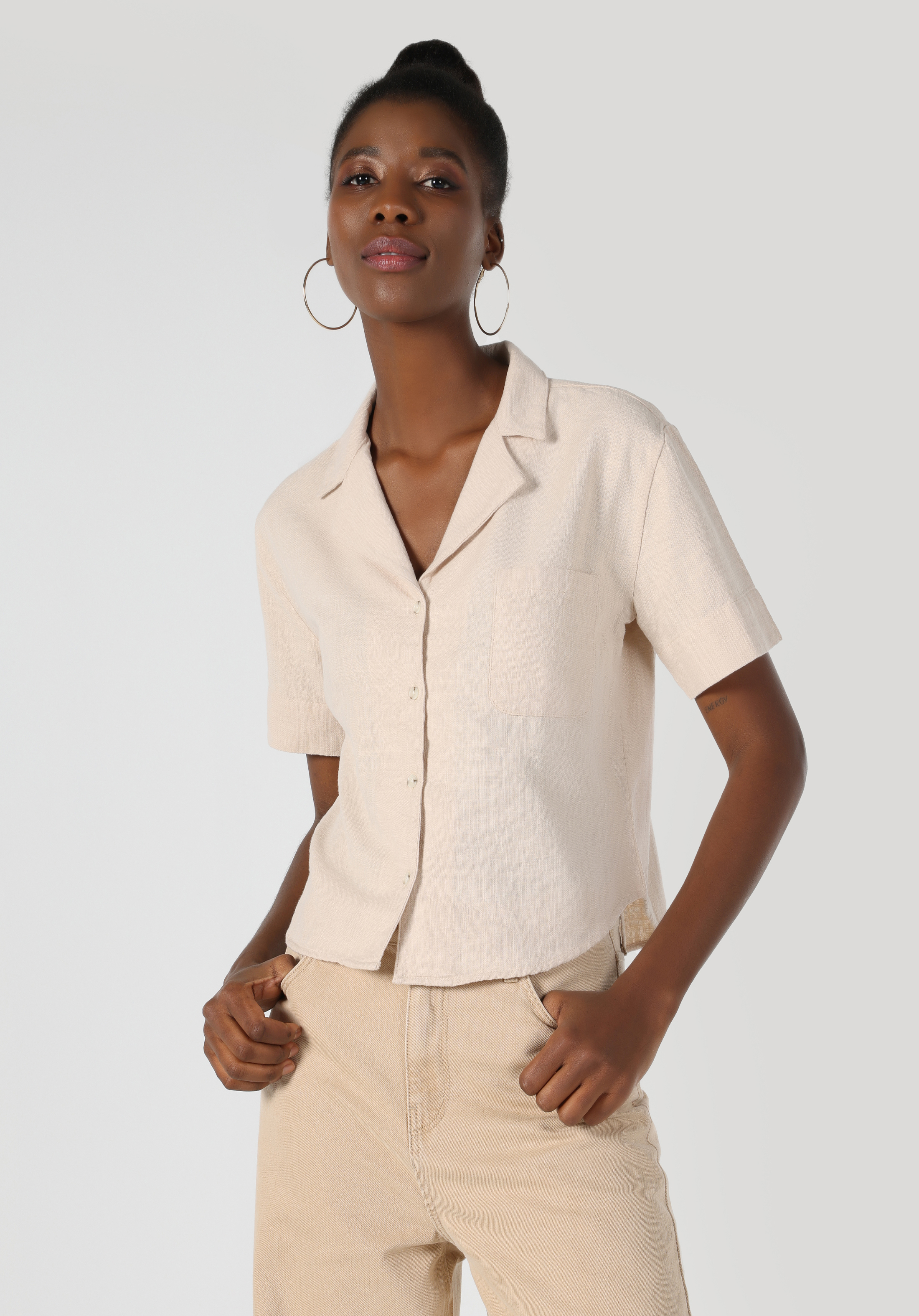 Afficher les détails de Beige Femmes Chemise À Manches Courtes
