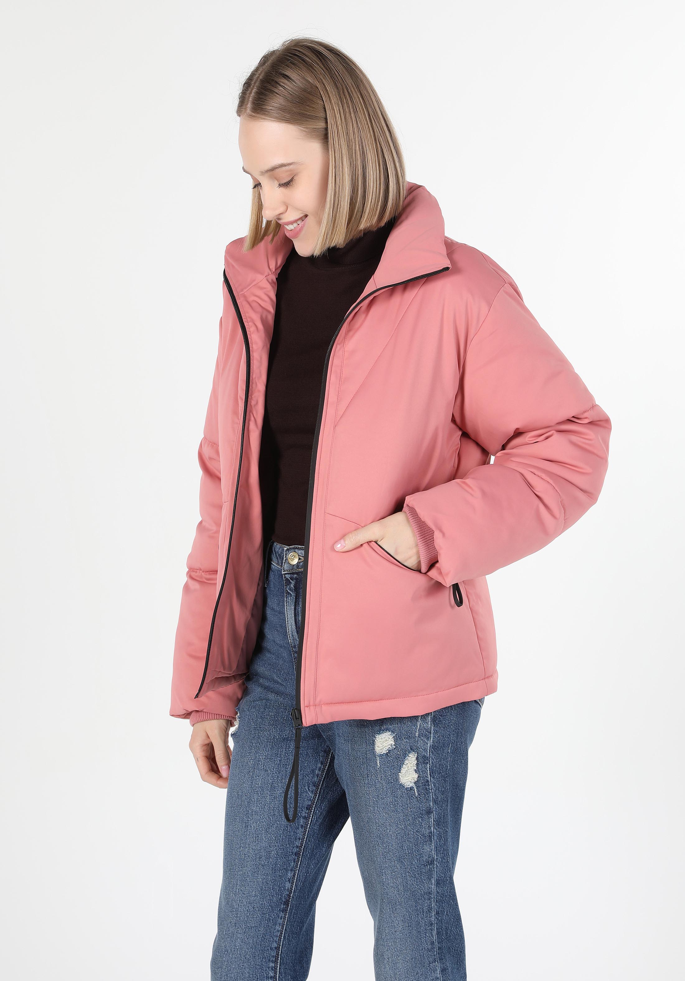 Afficher les détails de Rose Femmes Vestes