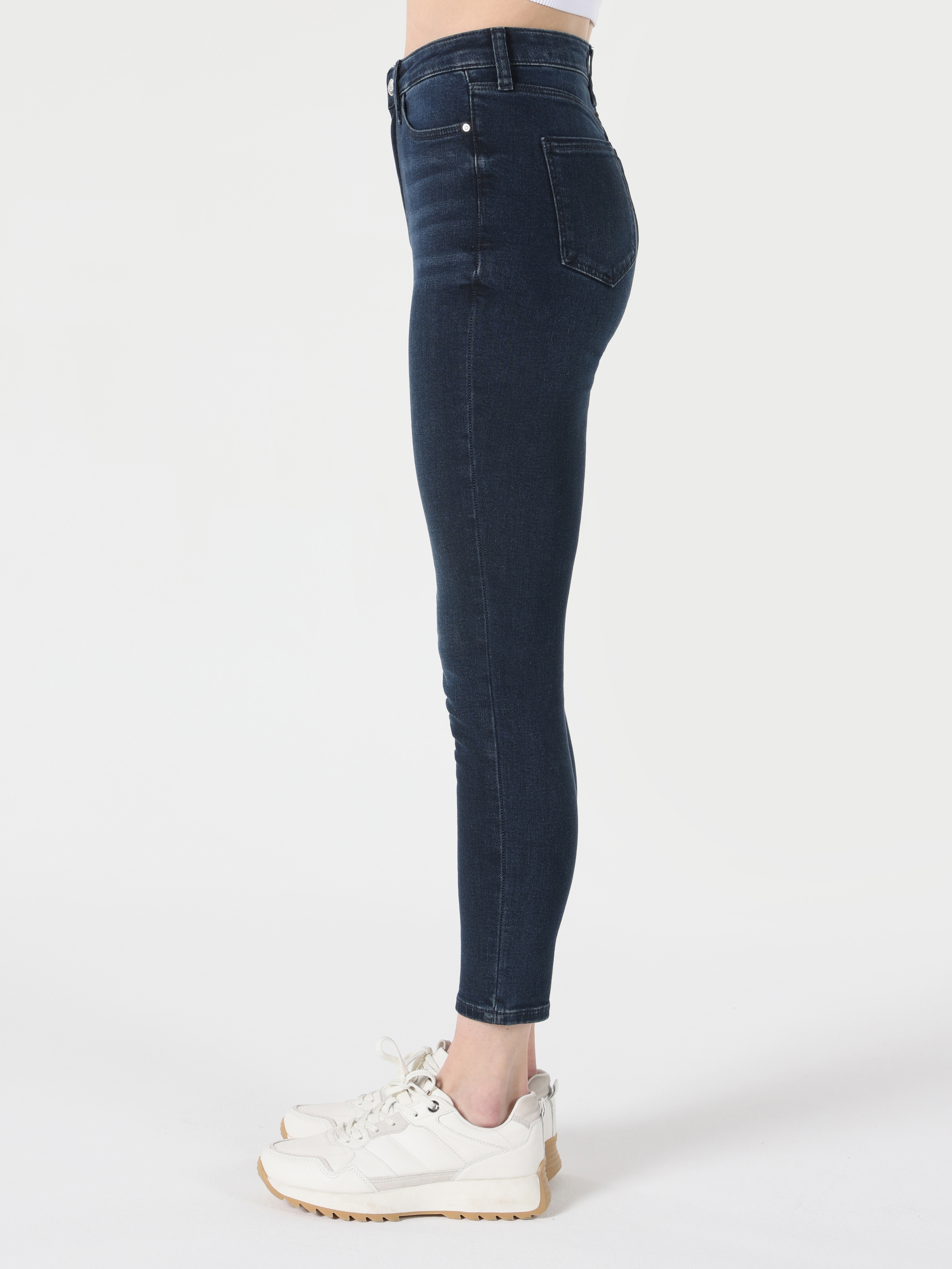 Afficher les détails de Pantalon 760 Diana Super Slim Fit Taille Haute Jambe Skinny Bleu Foncé Pour Femme
