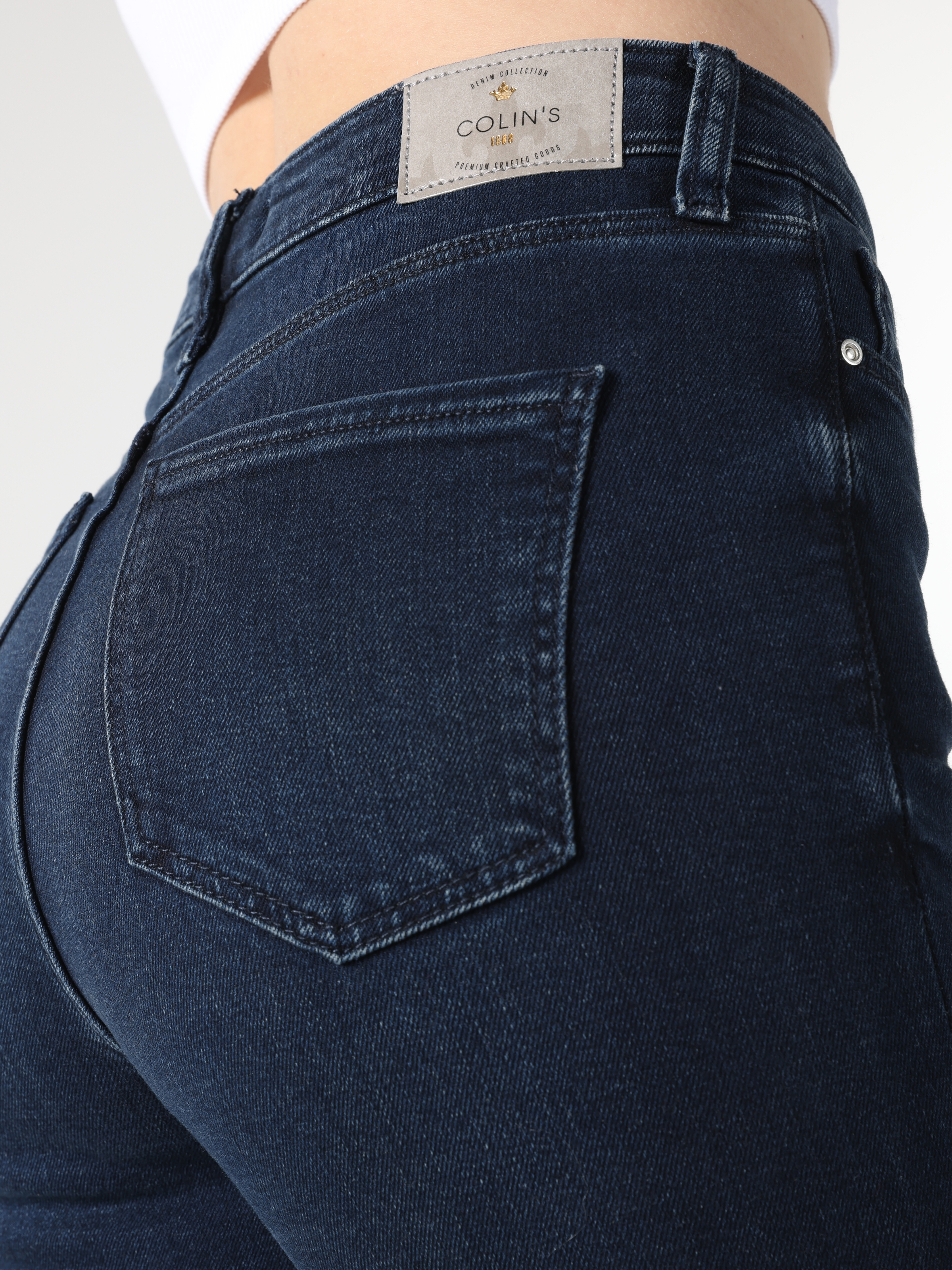 Afficher les détails de Pantalon 760 Diana Super Slim Fit Taille Haute Jambe Skinny Bleu Foncé Pour Femme