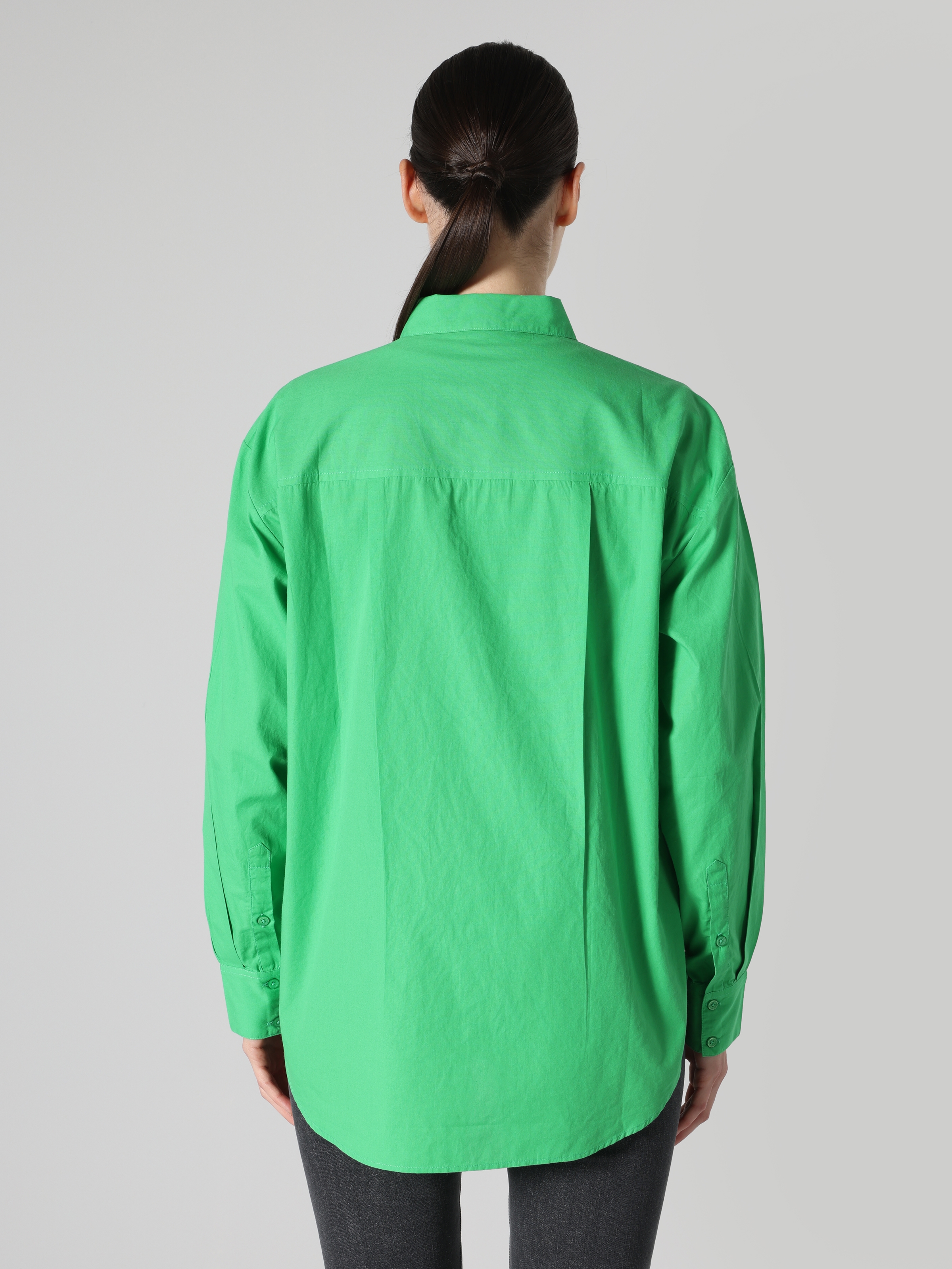 Afficher les détails de Chemise À Manches Longues Pour Femme Verte Coupe Régulière