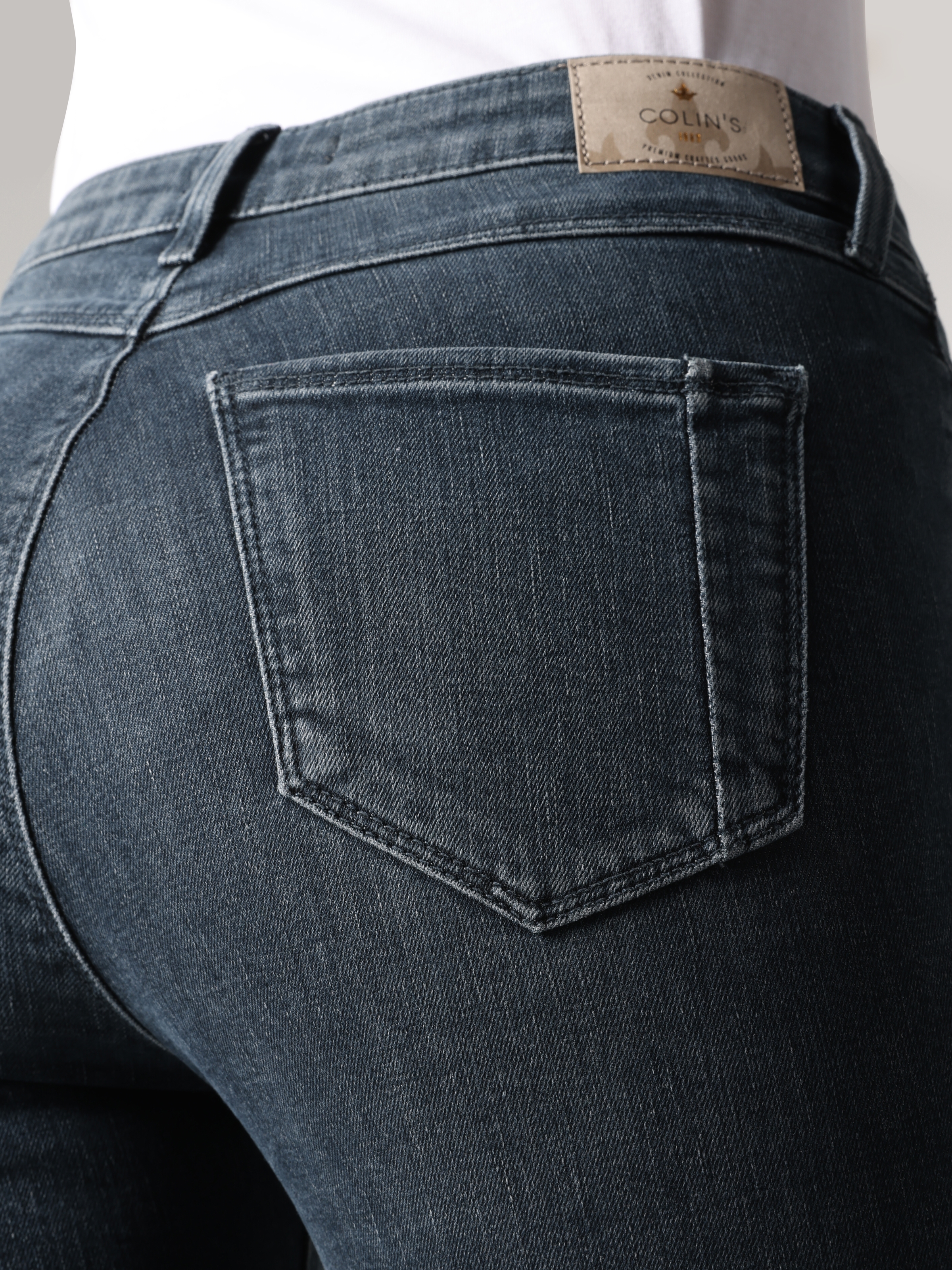 Afficher les détails de 759 Lara Super Slim Fit Taille Normale Jambe Étroite Pantalon Jean Bleu Foncé Pour Femme