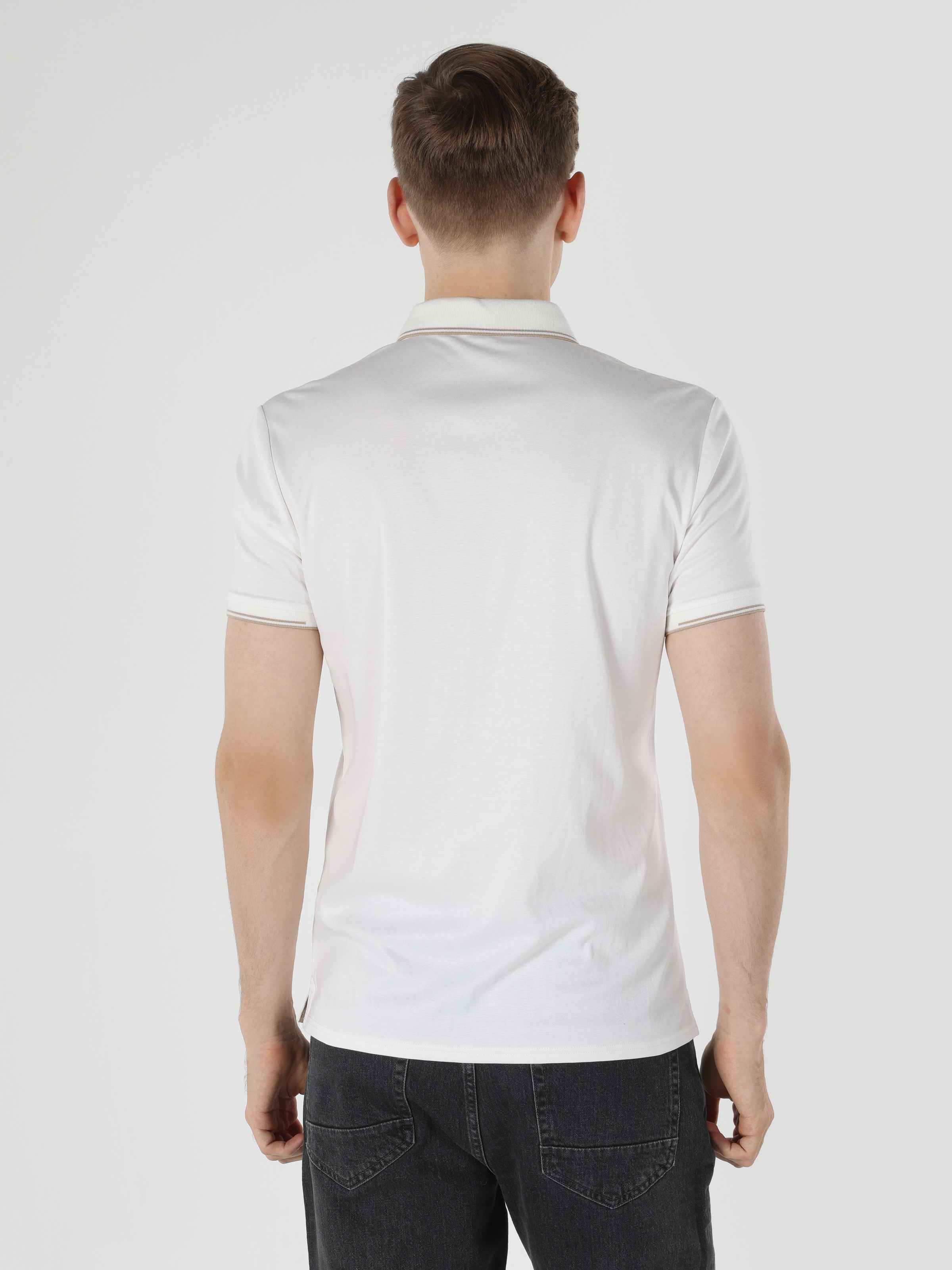 Afficher les détails de T-Shirt Polo Blanc À Manches Courtes Coupe Régulière  Pour Homme