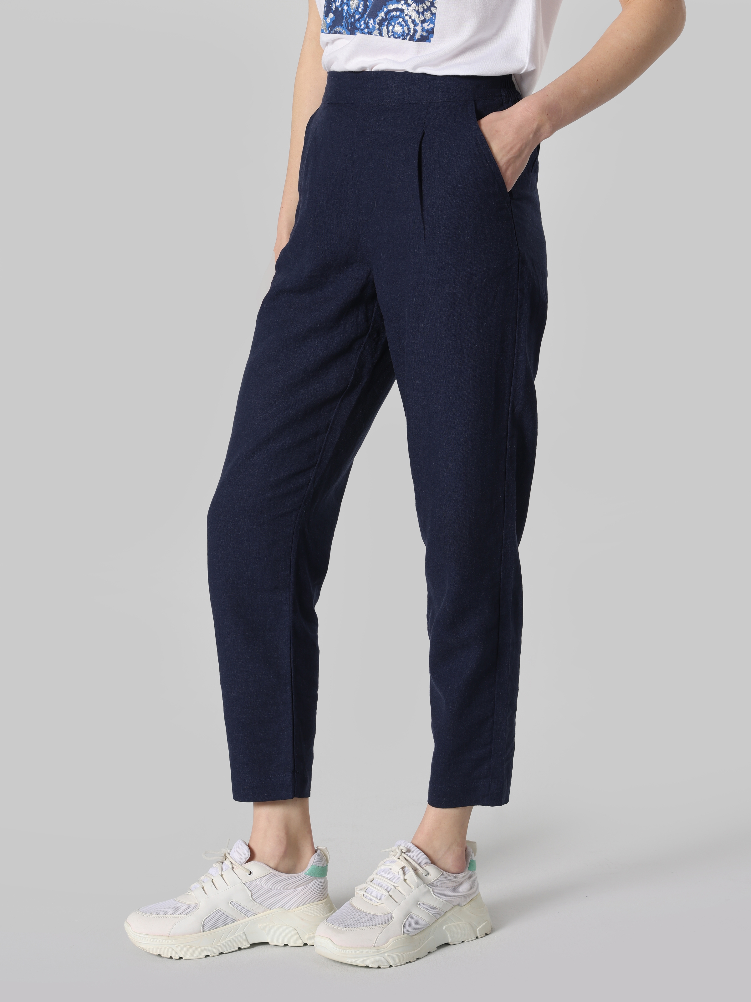 Afficher les détails de Pantalon Femme Bleu Marine Coupe Normale Taille Basse Jambe Droite
