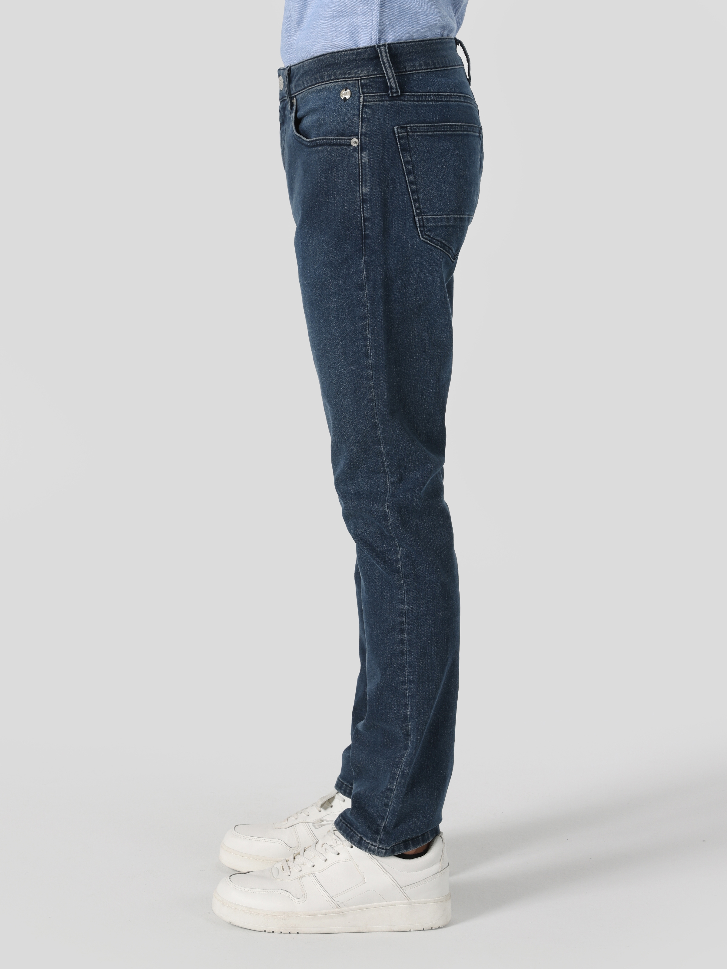 Afficher les détails de 044 Karl Coupe Régulière Taille Basse Jambe Droite Pantalon En Jean Bleu Pour Homme