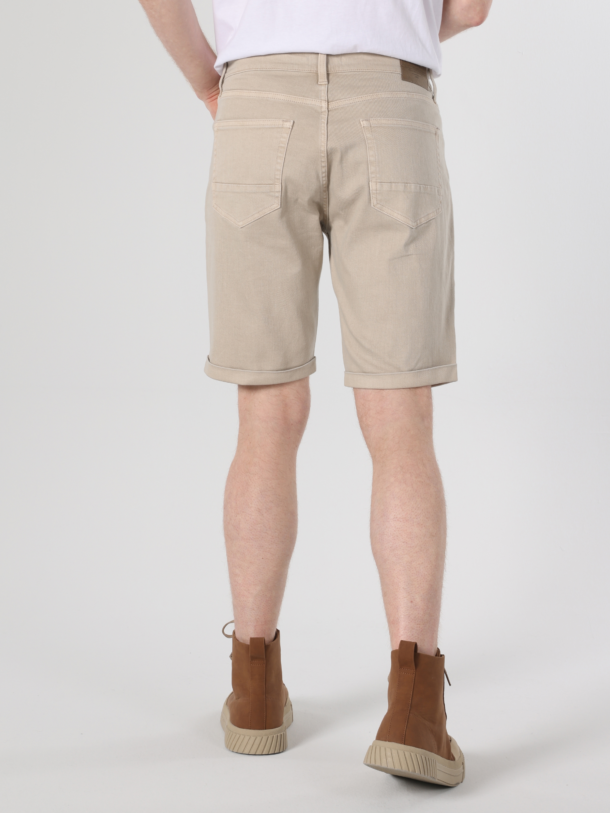 Afficher les détails de Short Homme Beige Taille Moyenne Coupe Regular