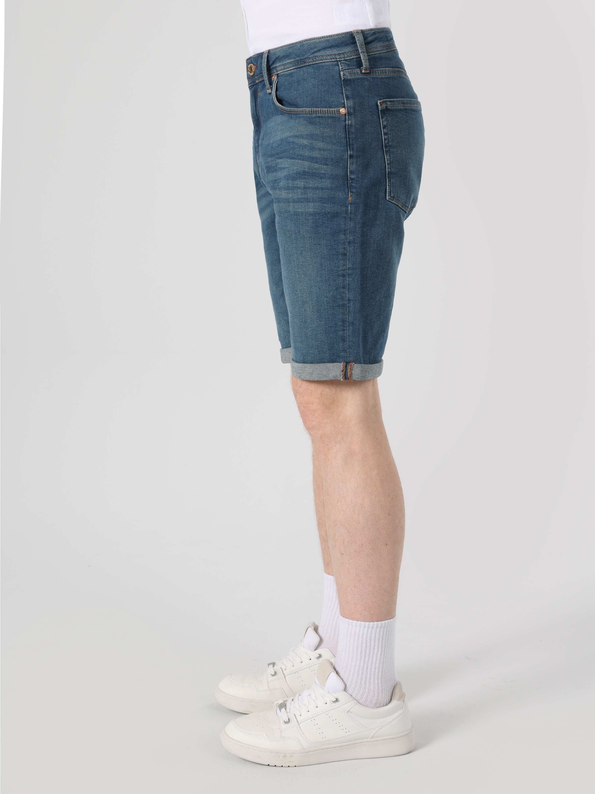 Afficher les détails de Short Pour Homme Bleu Foncé Taille Basse Coupe Régulière Avec Poches