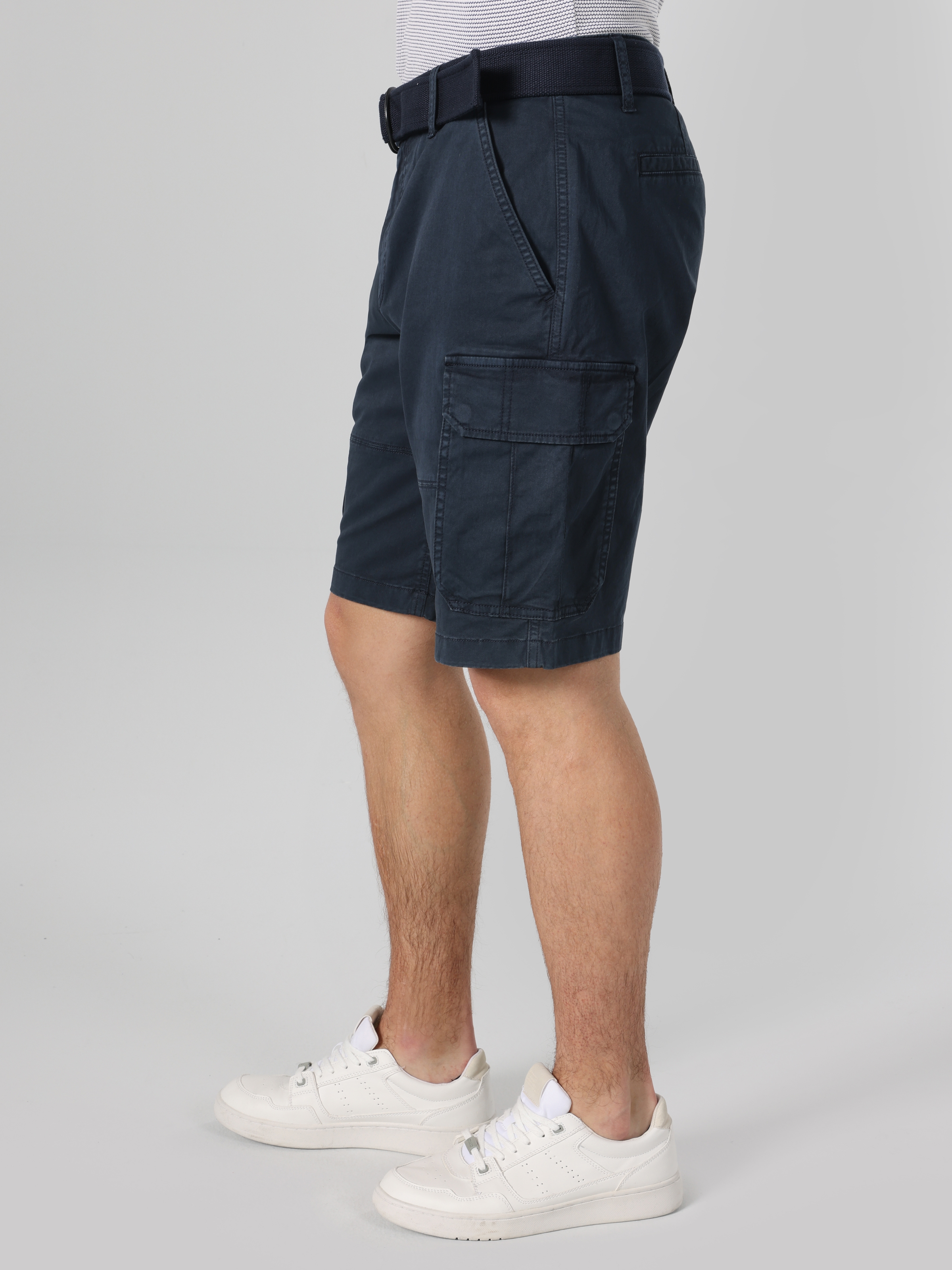 Afficher les détails de Short Homme Bleu Marine Coupe Regular Taille Moyenne