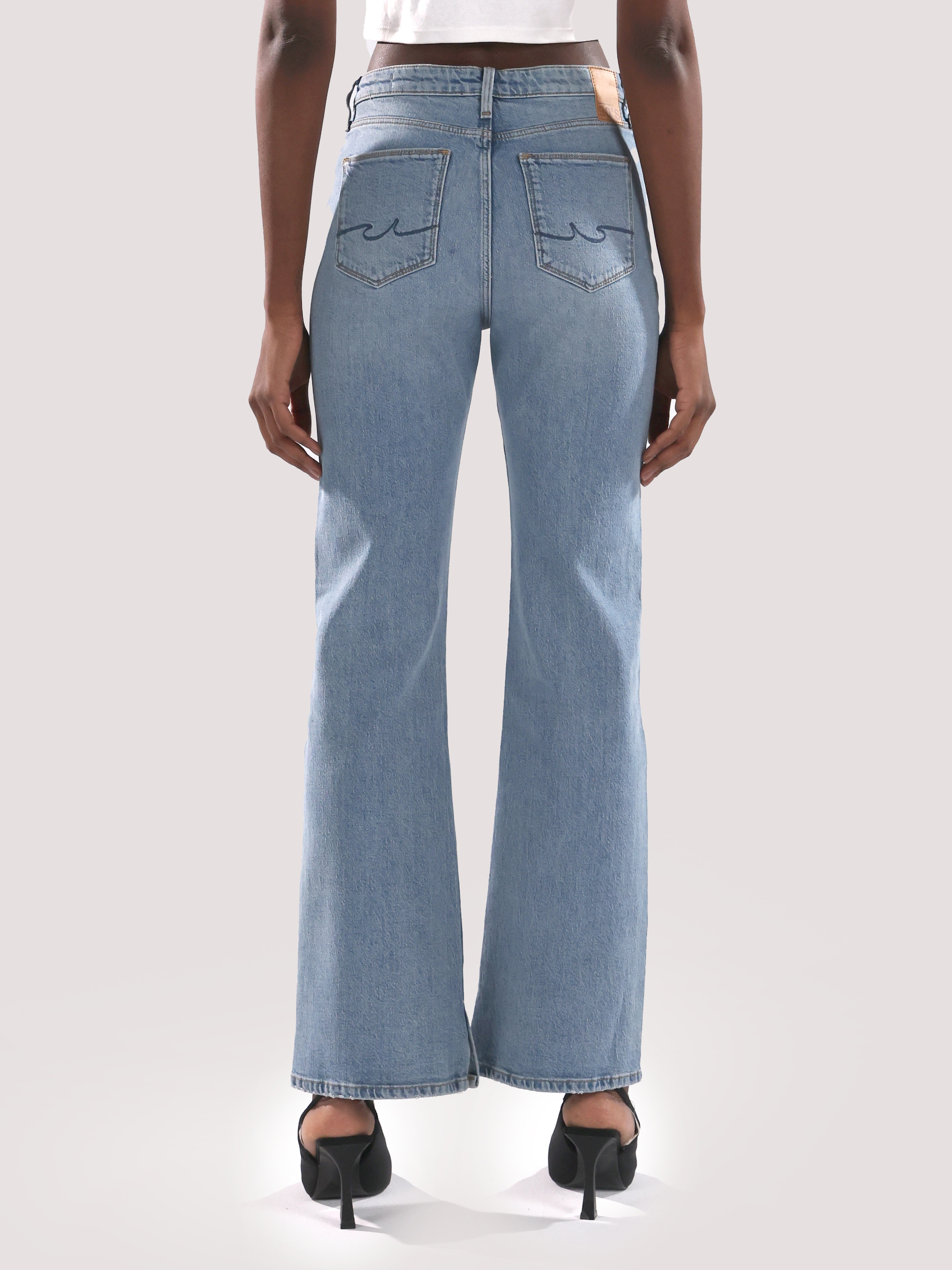 Afficher les détails de 791 Monica Coupe Régulière Taille Normale Jambe Large Bleu Pantalon En Jean Pour Femme