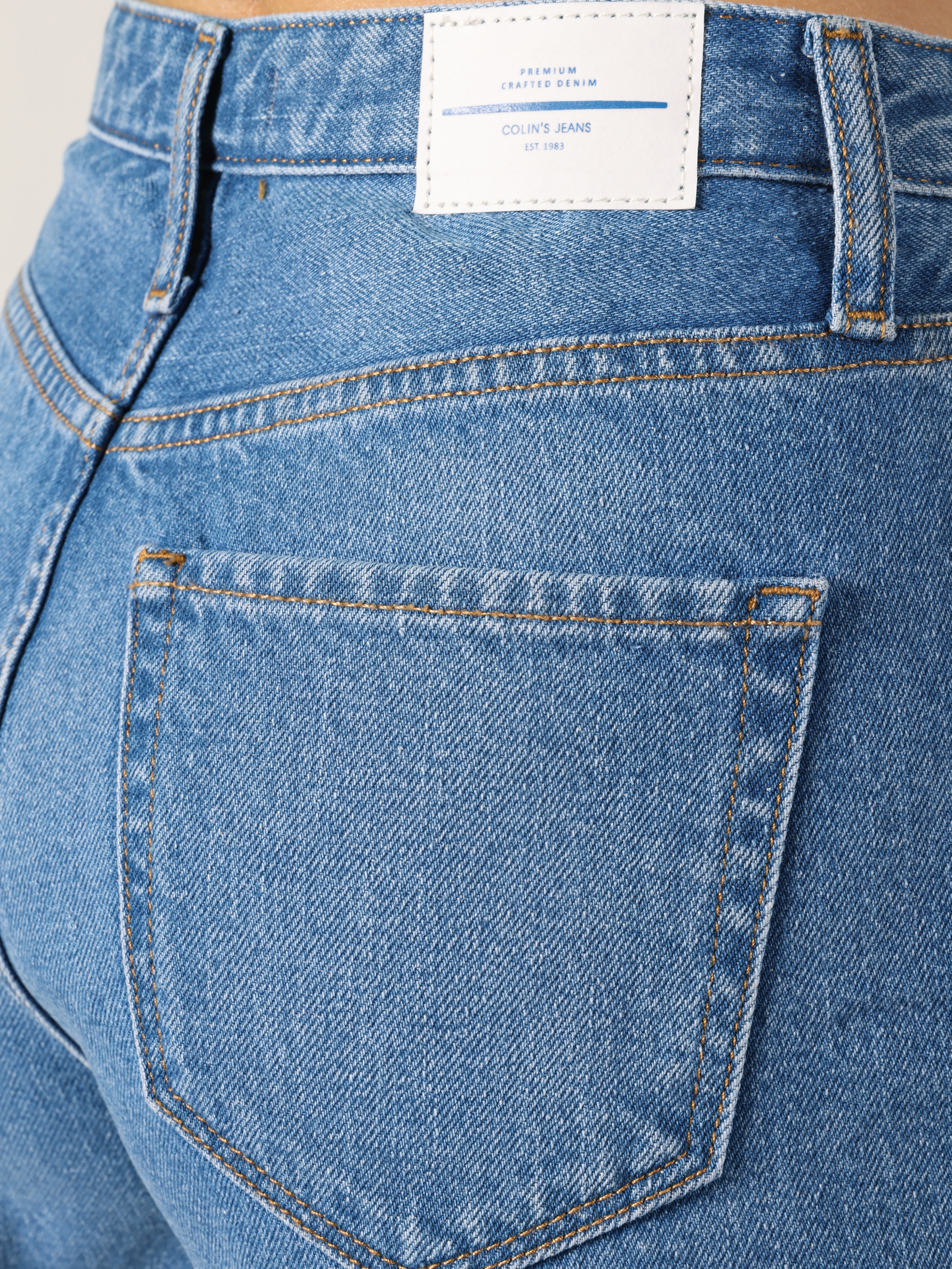 Afficher les détails de Short Bleu Taille Haute Mom Fit Pour Femme