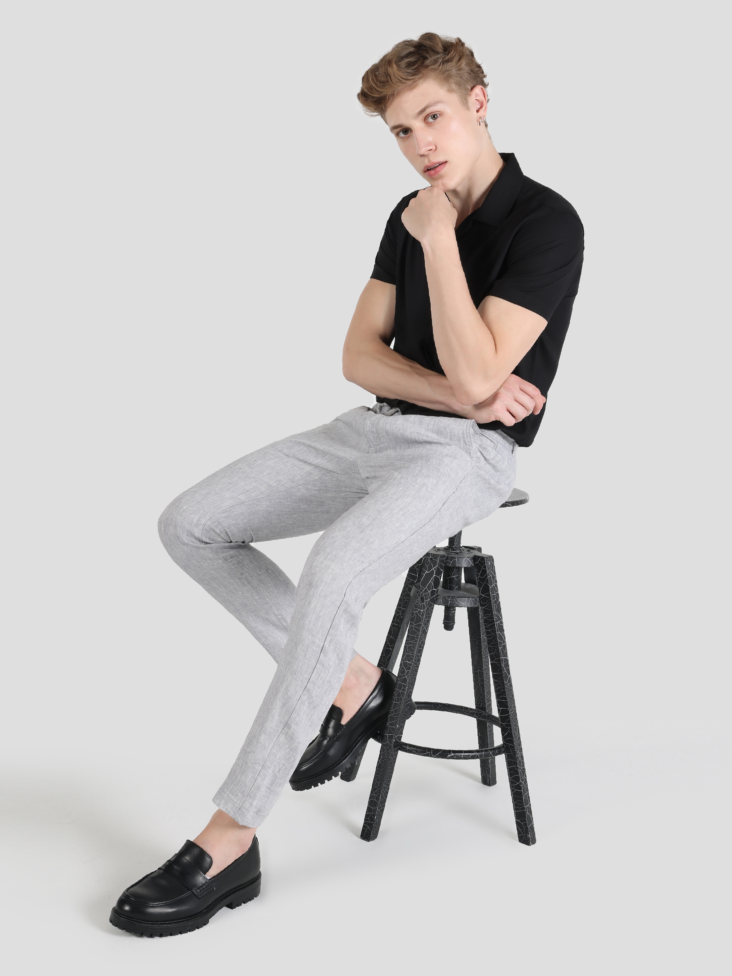 Afficher les détails de Pantalon Homme Gris Coupe Droite Taille Moyenne Coupe Regular