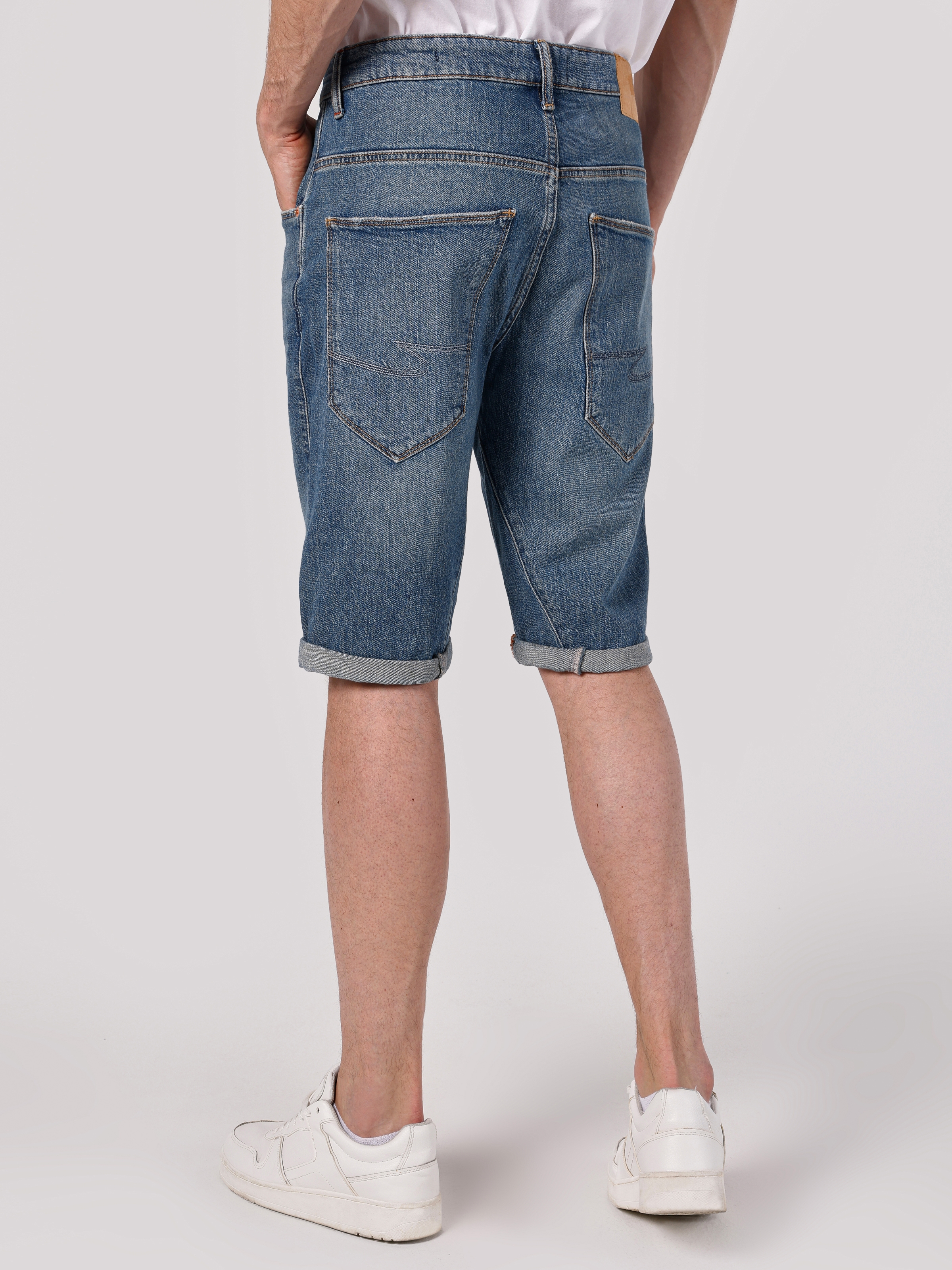 Afficher les détails de 030 Nelson Coupe Régulière Taille Moyenne Short En Jean Bleu Pour Hommes