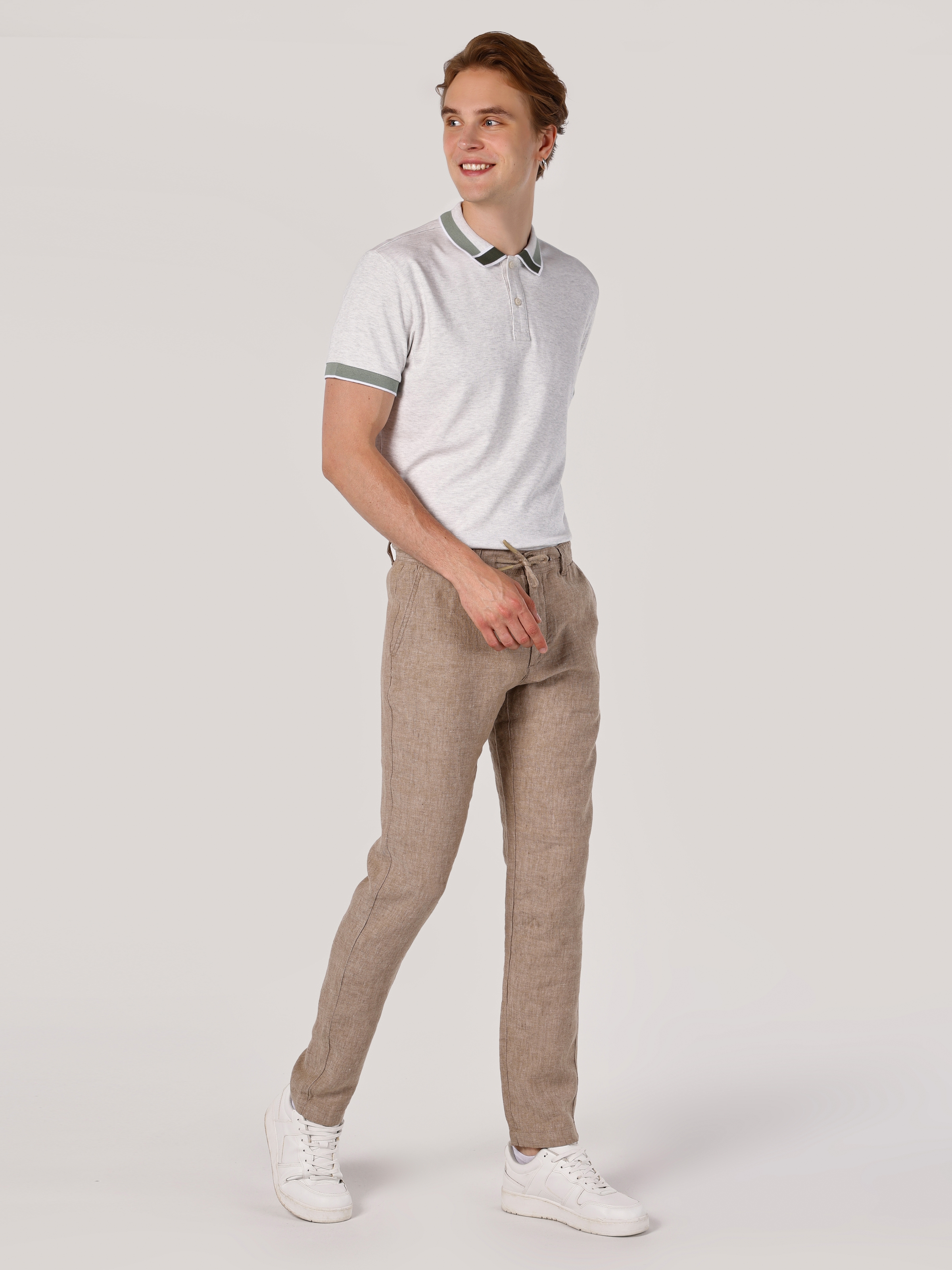 Afficher les détails de Pantalon Homme Marron Coupe Regular Taille Moyenne Jambe Droite