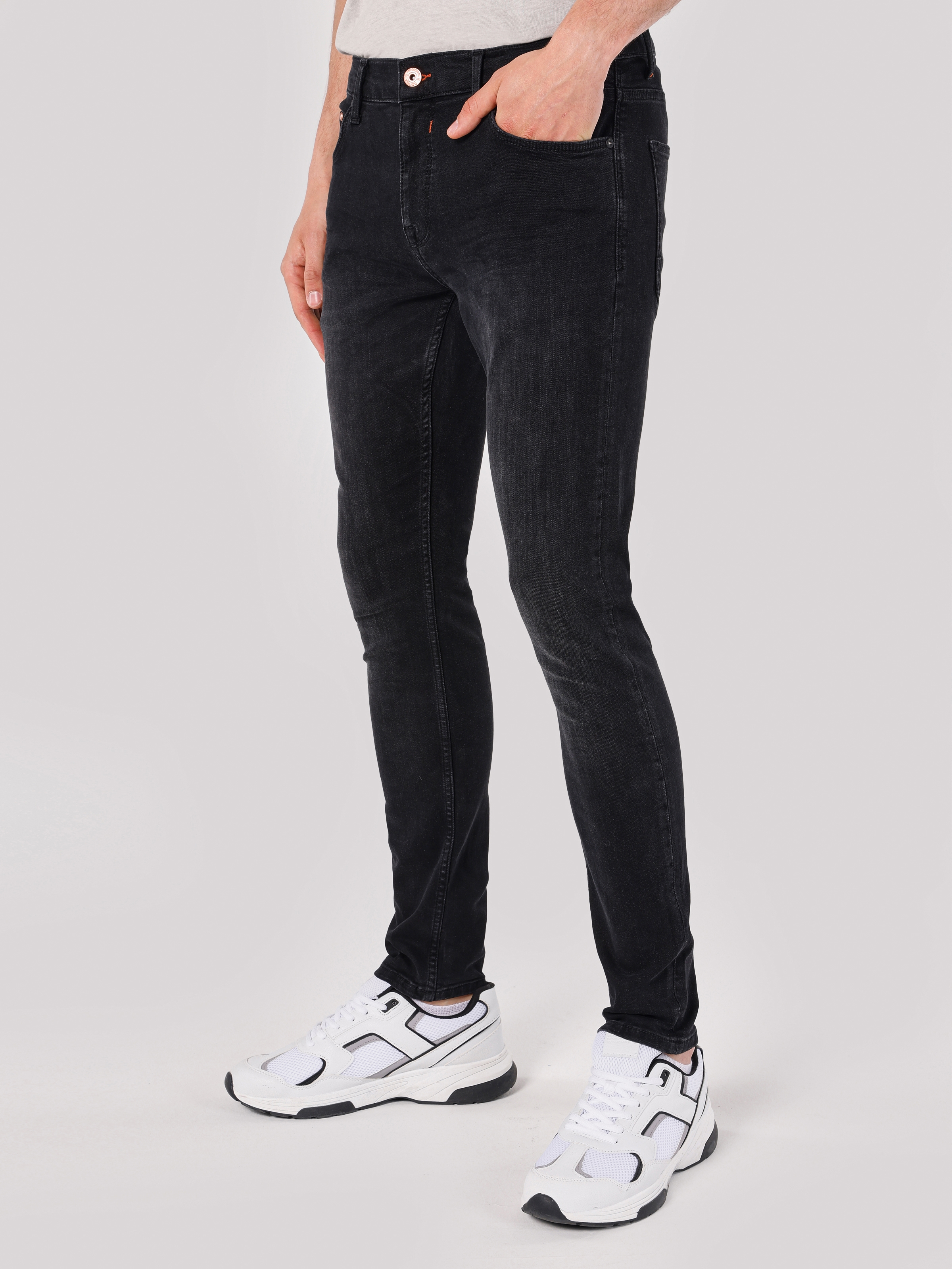 Afficher les détails de 040 Alex Super Slim Fit Taille Basse Jambe Étroite Pantalon En Jean Noir Pour Hommes