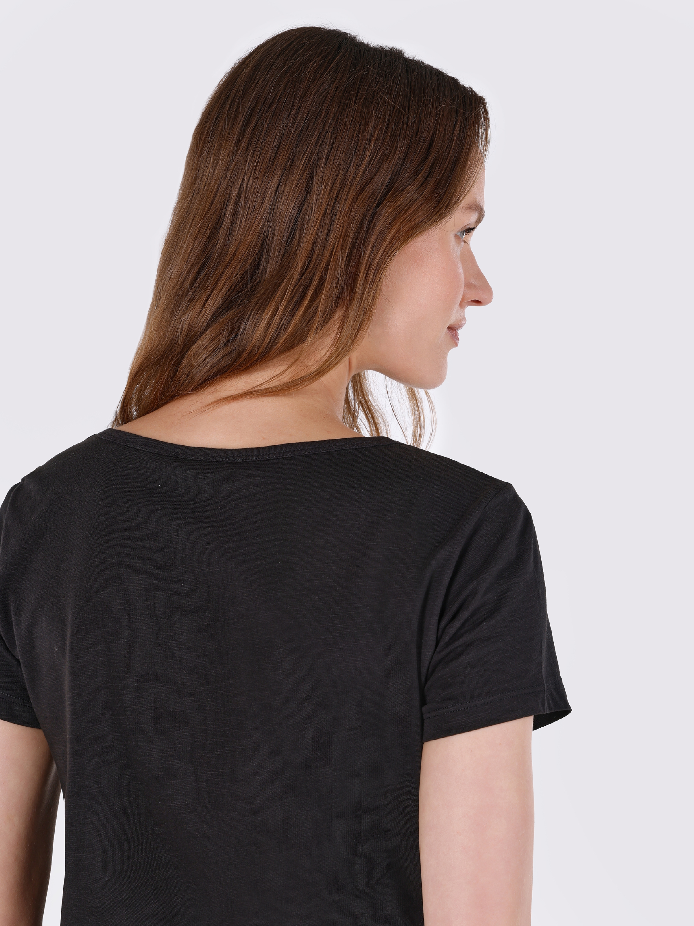 Afficher les détails de T-Shirt Noir À Manches Courtes Pour Femmes, Coupe Régulière, Col En V, Tricoté