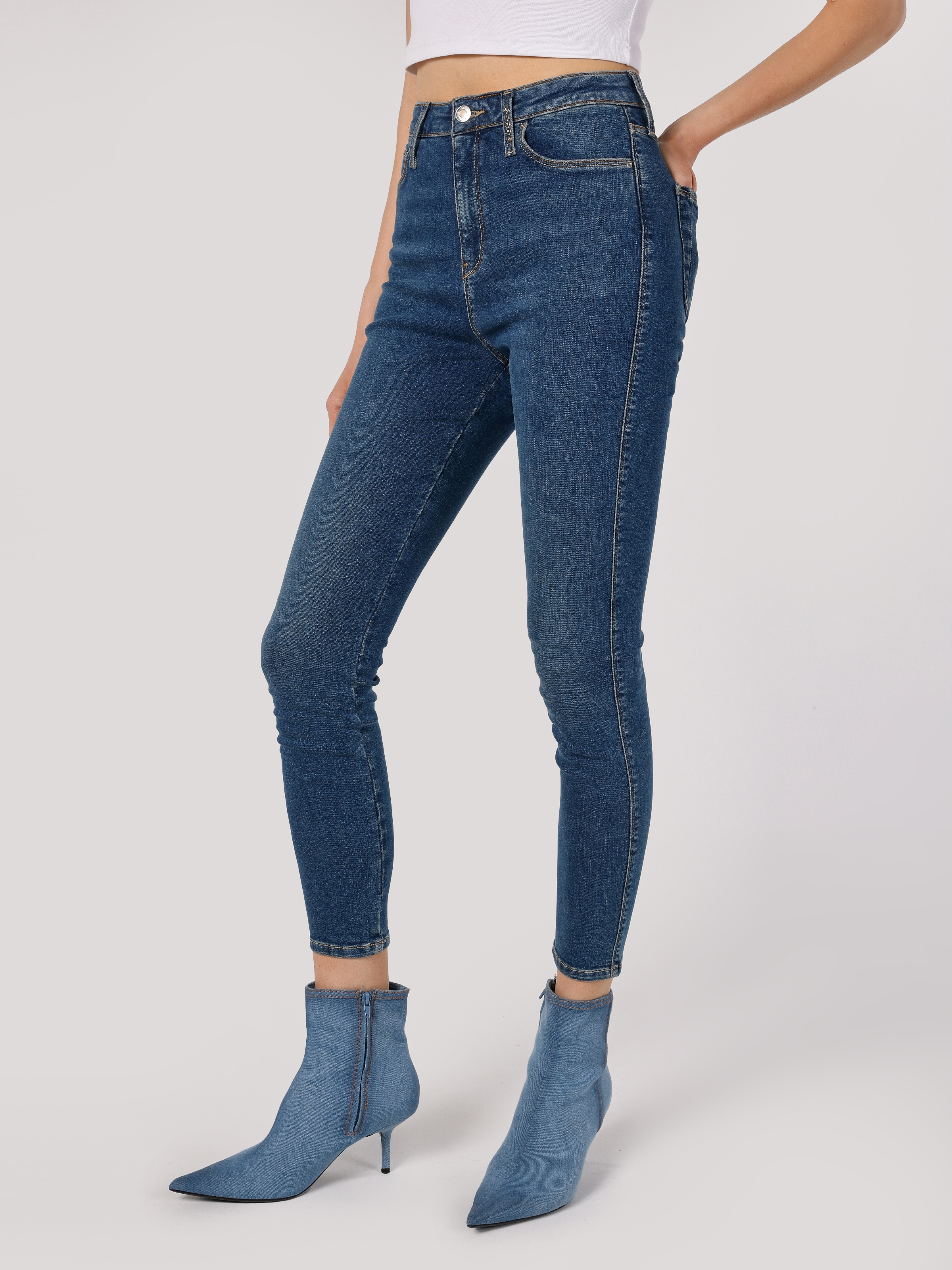 Afficher les détails de 760 Diana Super Slim Fit Taille Haute Jambe Skinny Bleu Pantalon En Jean Pour Femme