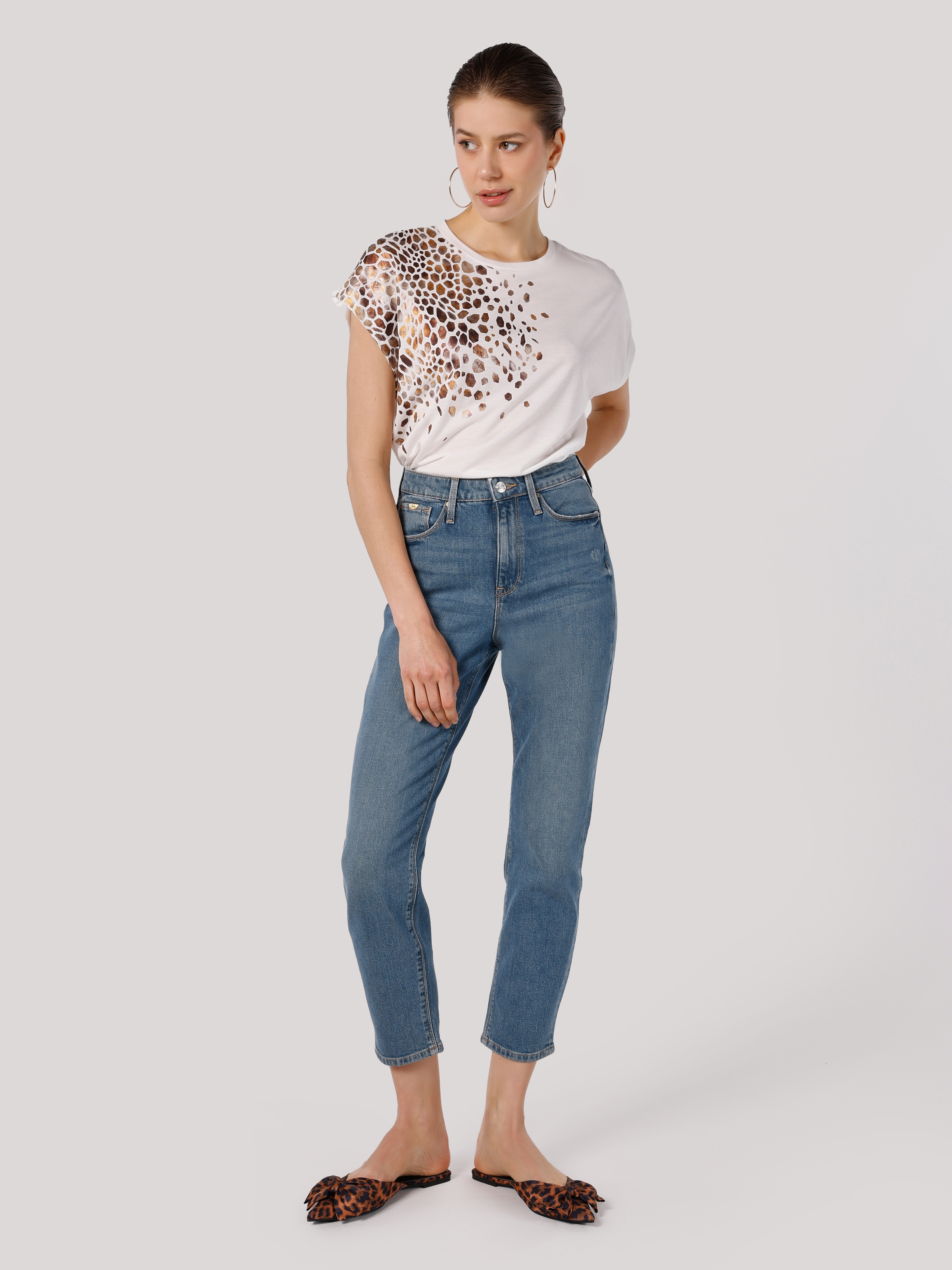 Afficher les détails de 891 Maya Slim Fit Taille Normale Jambe Étroite Bleu Pantalon En Jean Pour Femme