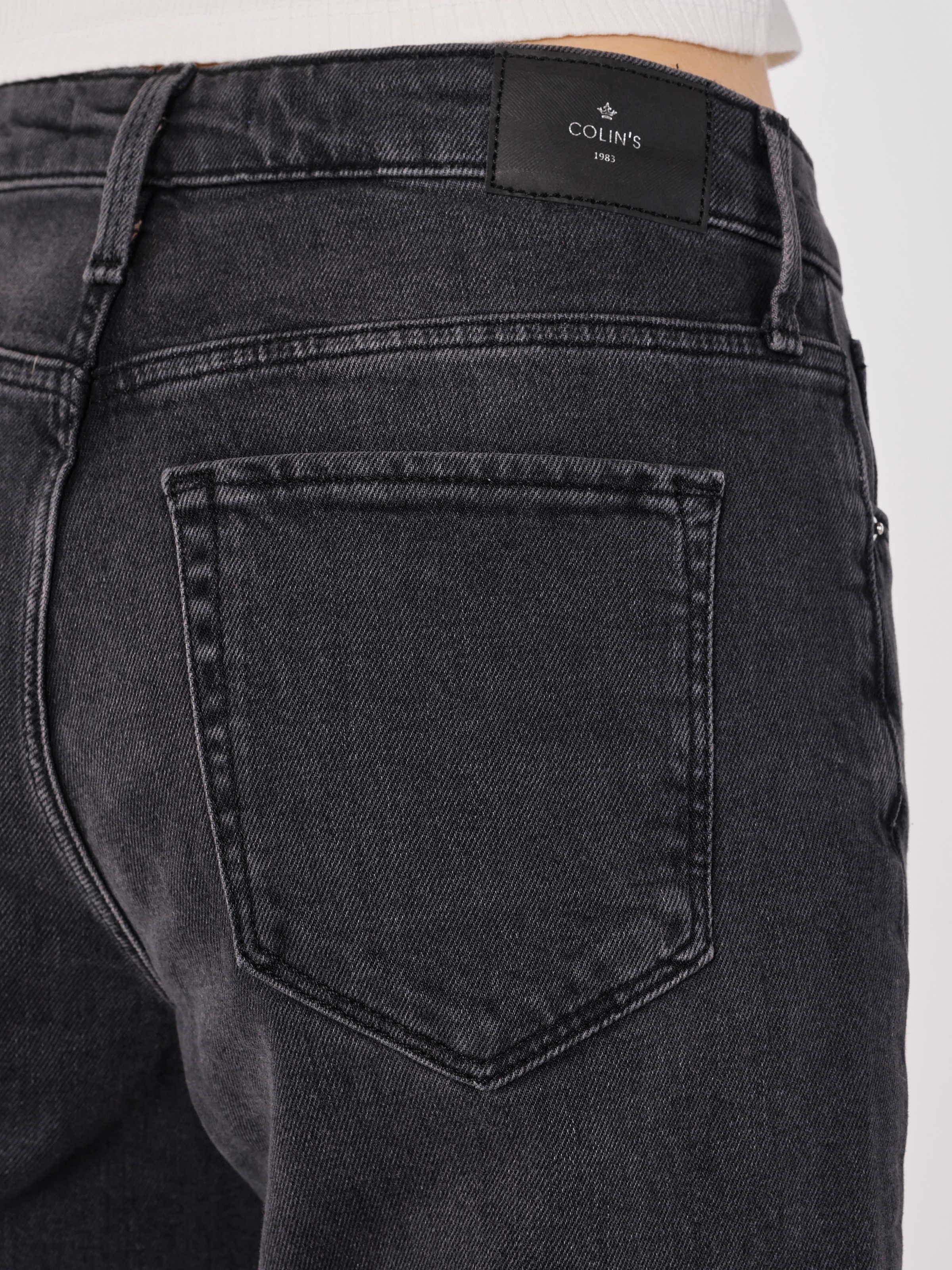 Afficher les détails de 891 Maya Slim Fit Taille Normale Jambe Étroite Gris Pantalon En Jean Pour Femme