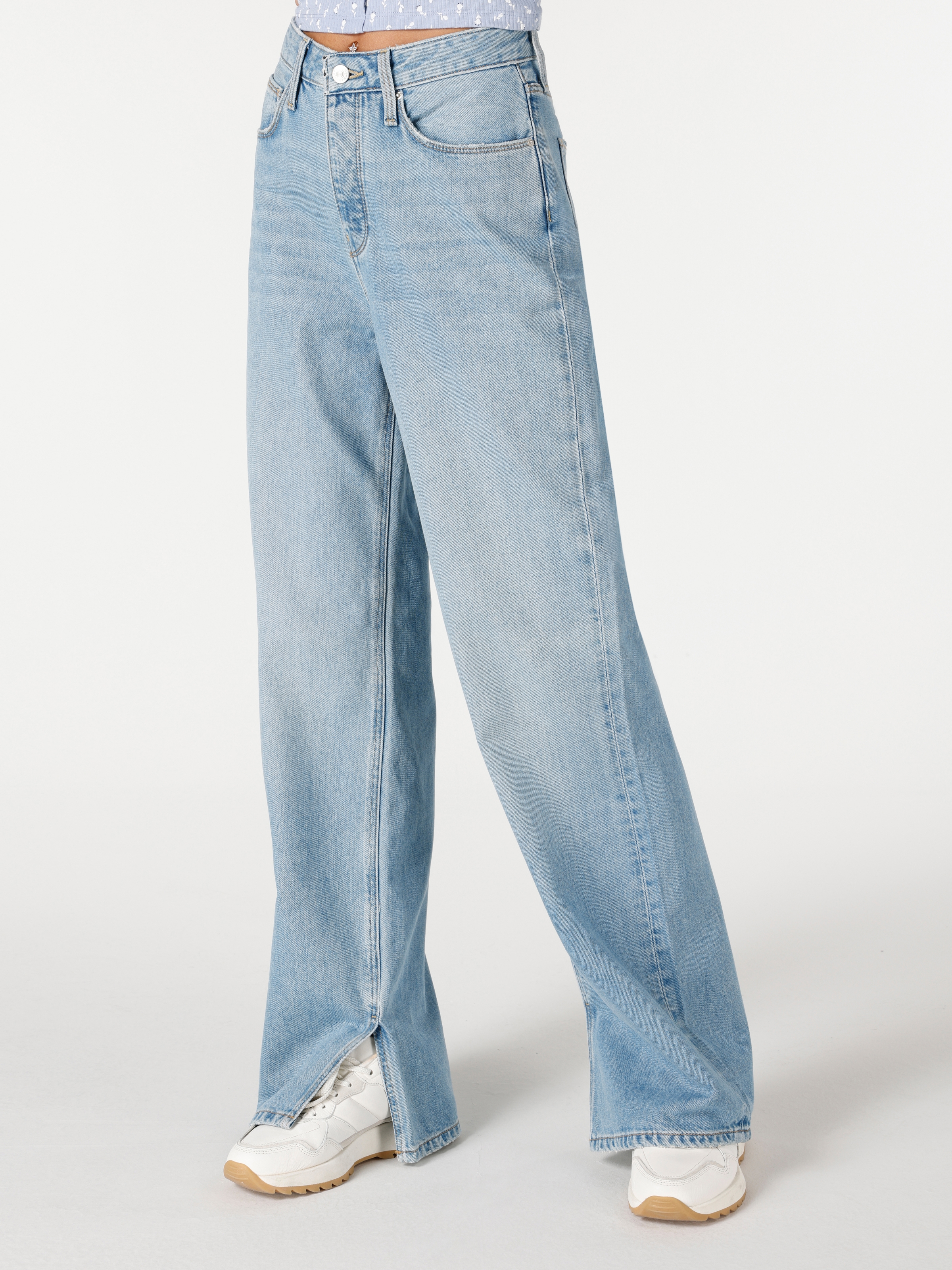 Afficher les détails de Pantalon En Jean À Jambe Large Taille Haute Coupe Régulière Pour Femme
