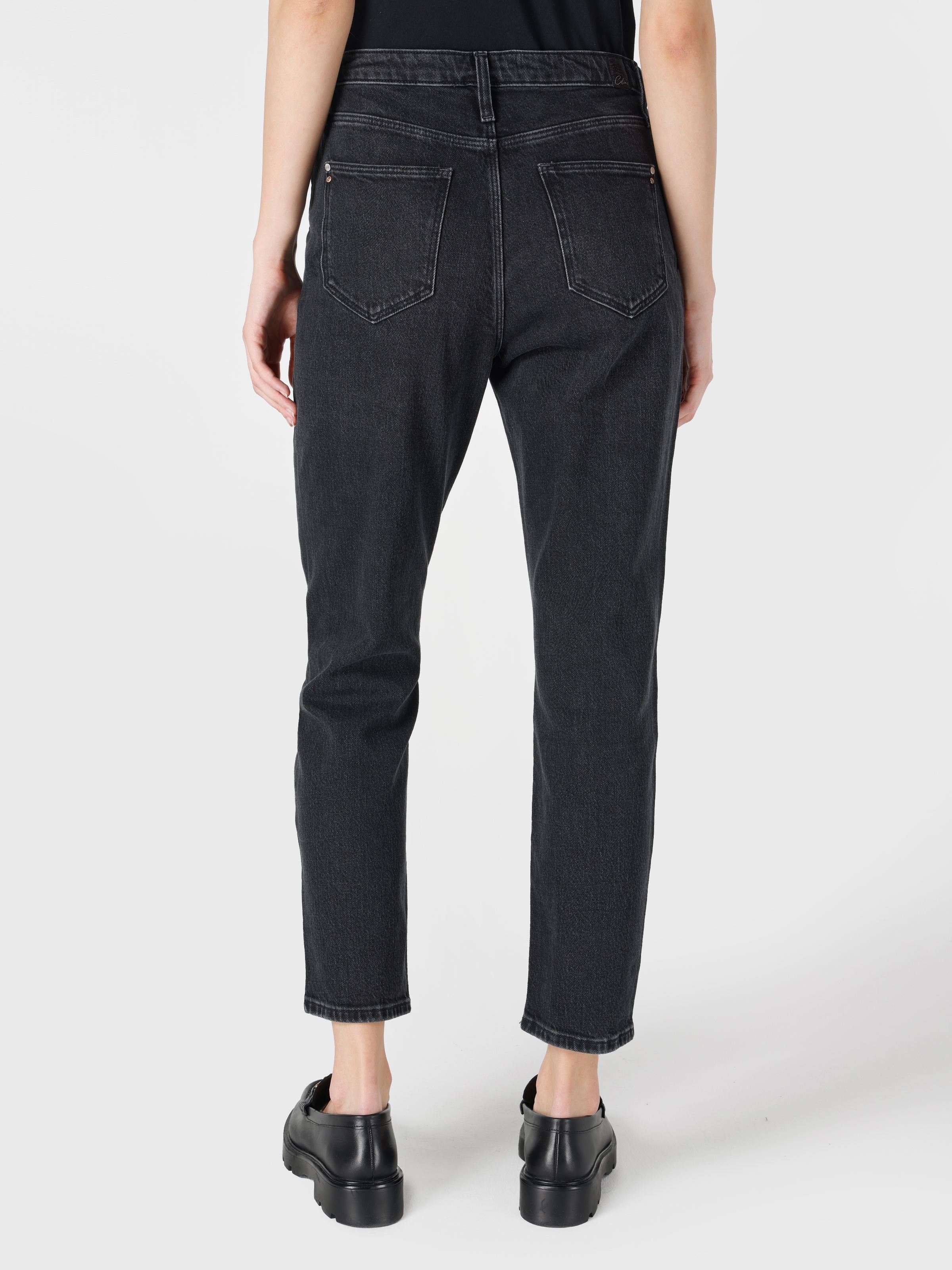 Afficher les détails de Pantalon En Jean Noir Pour Femme, Coupe Décontractée, Taille Normale