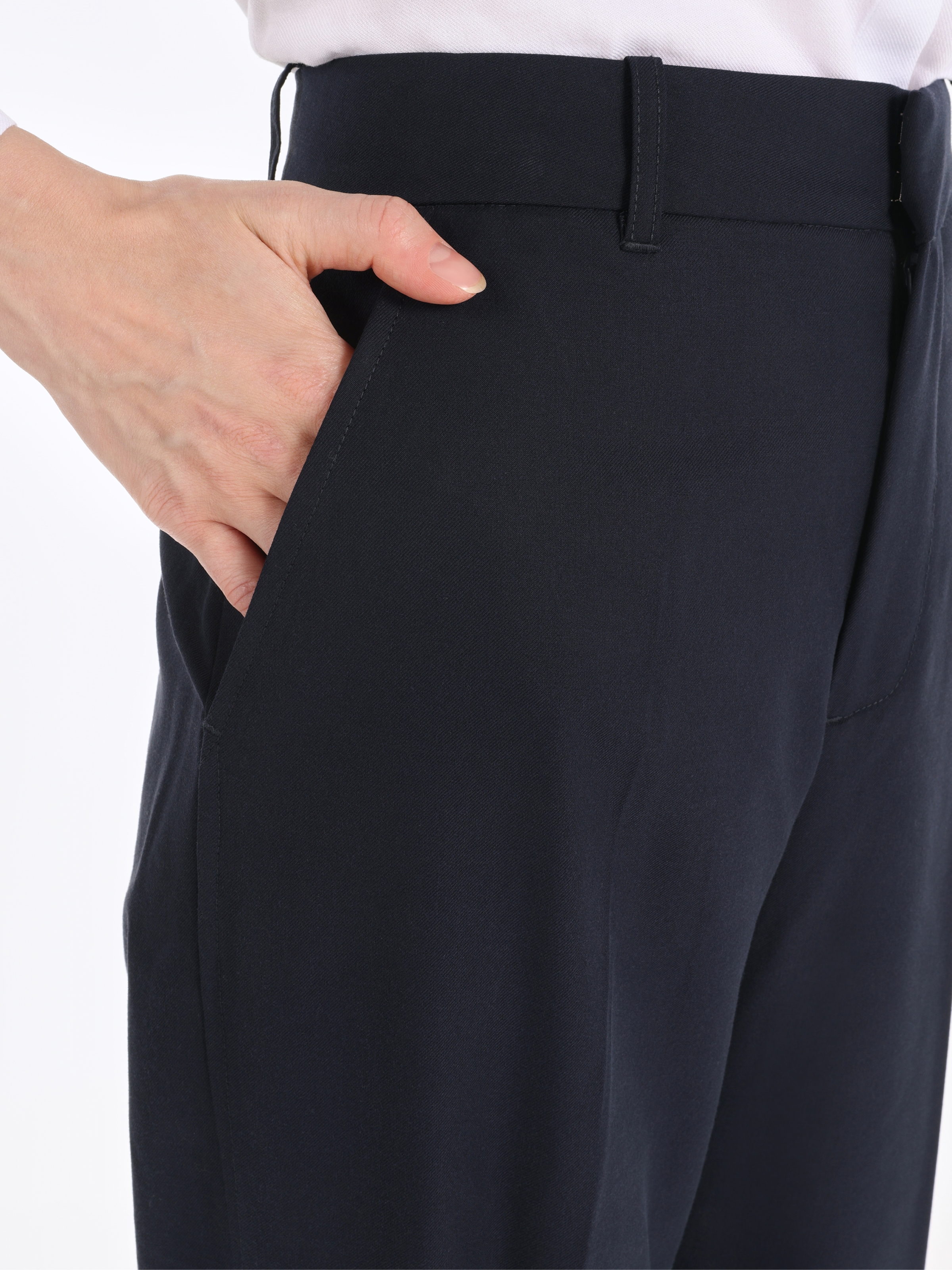 Afficher les détails de Marine FEMMES Pantalons