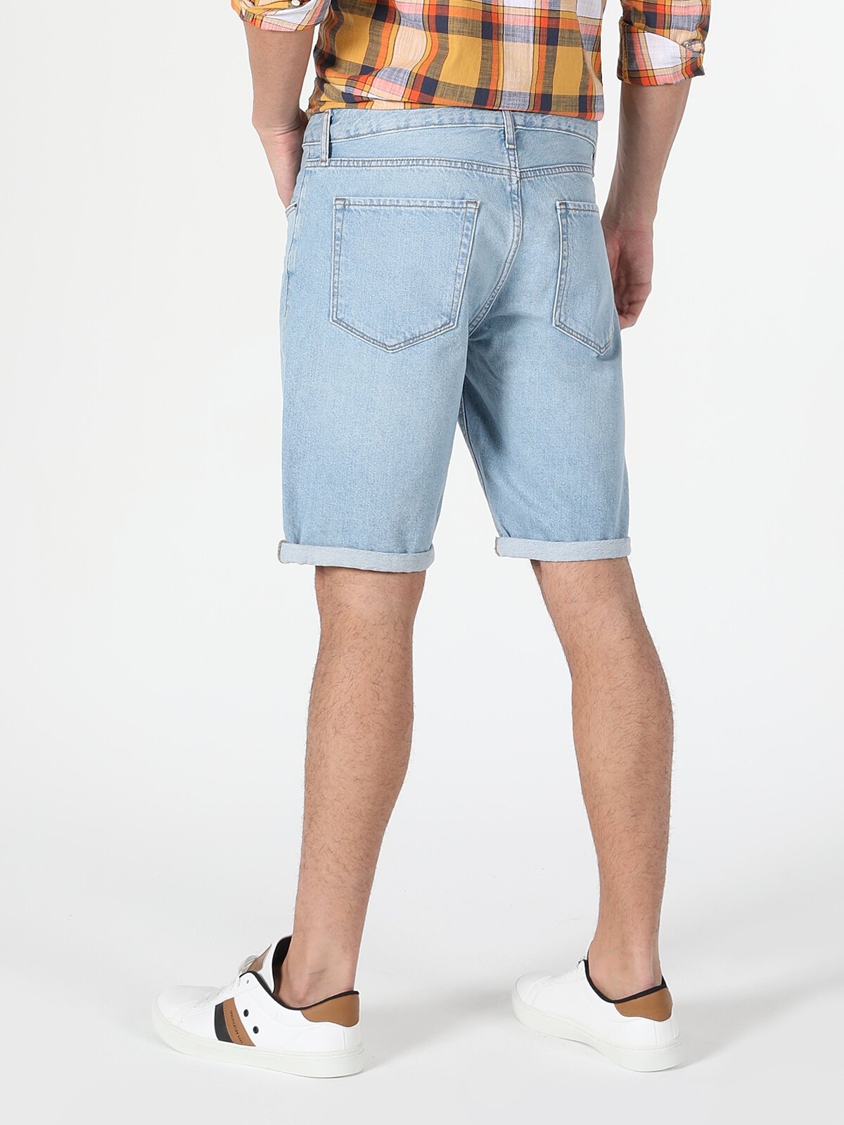 Afficher les détails de Short En Jean Coupe Régulière Taille Moyenne Pour Homme