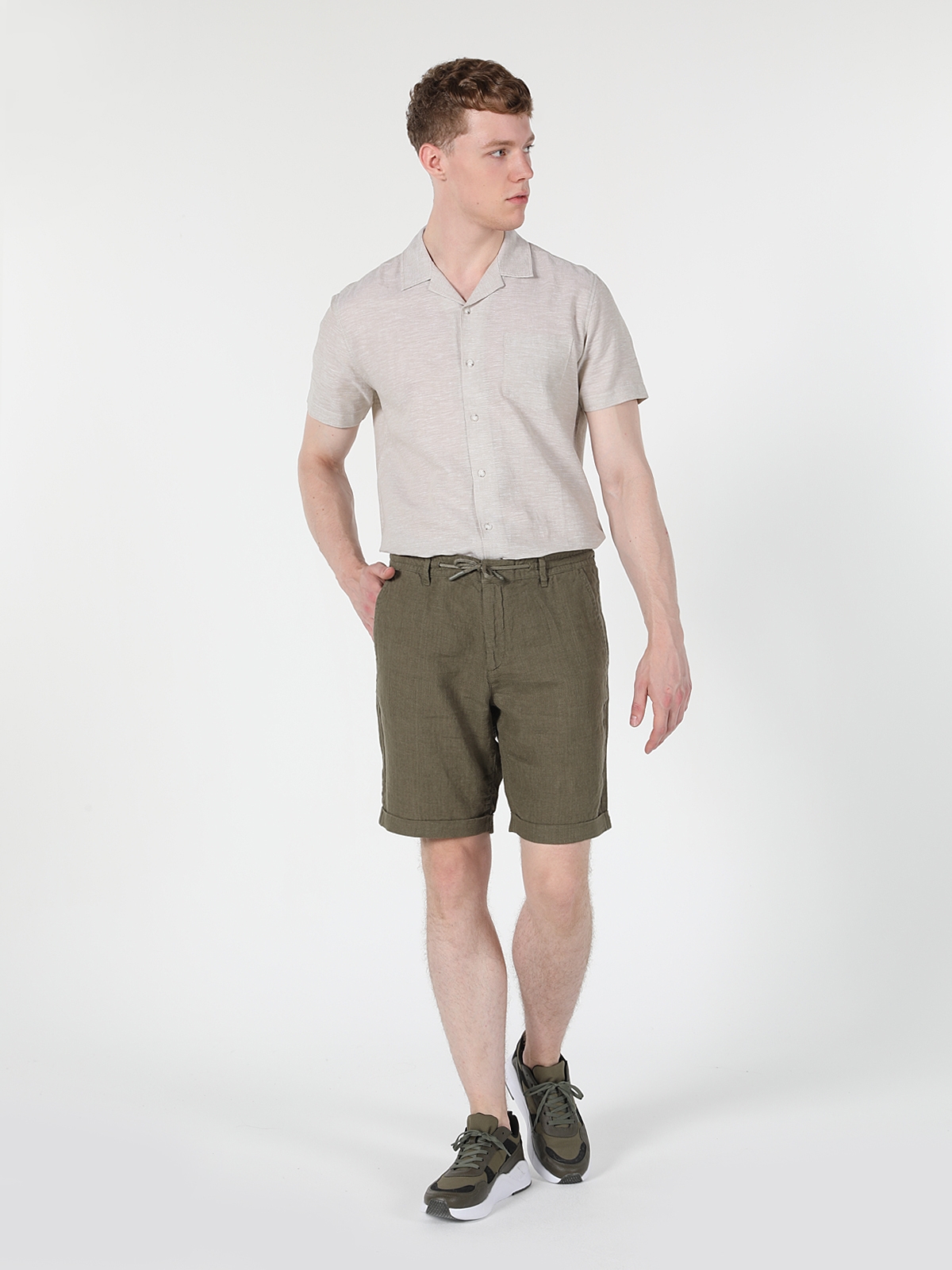Afficher les détails de Short Pour Homme Coupe Normale Taille Moyenne Coupe Normale