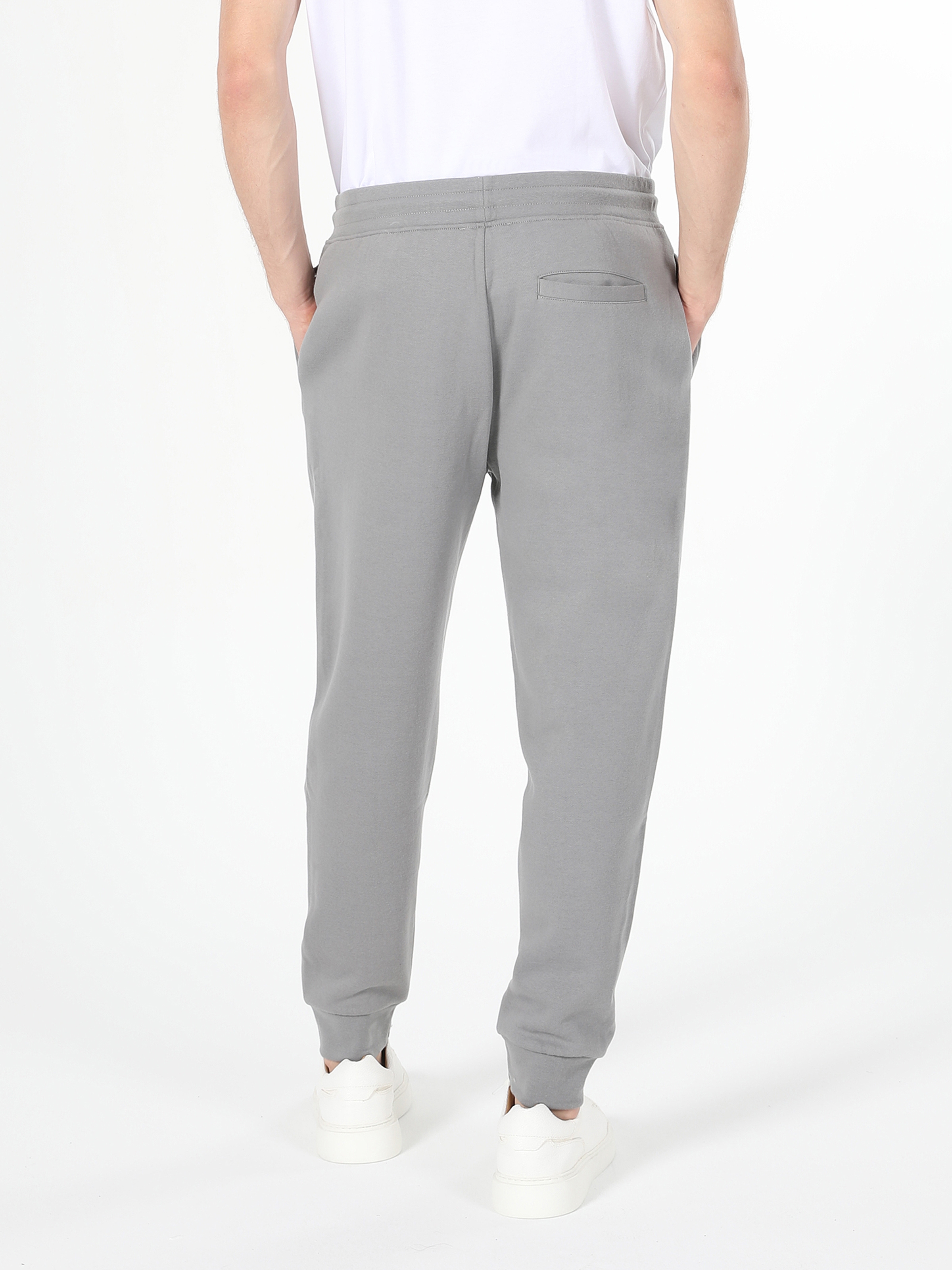Afficher les détails de Pantalon De Survêtement Gris Taille Moyenne Coupe Slim Pour Homme