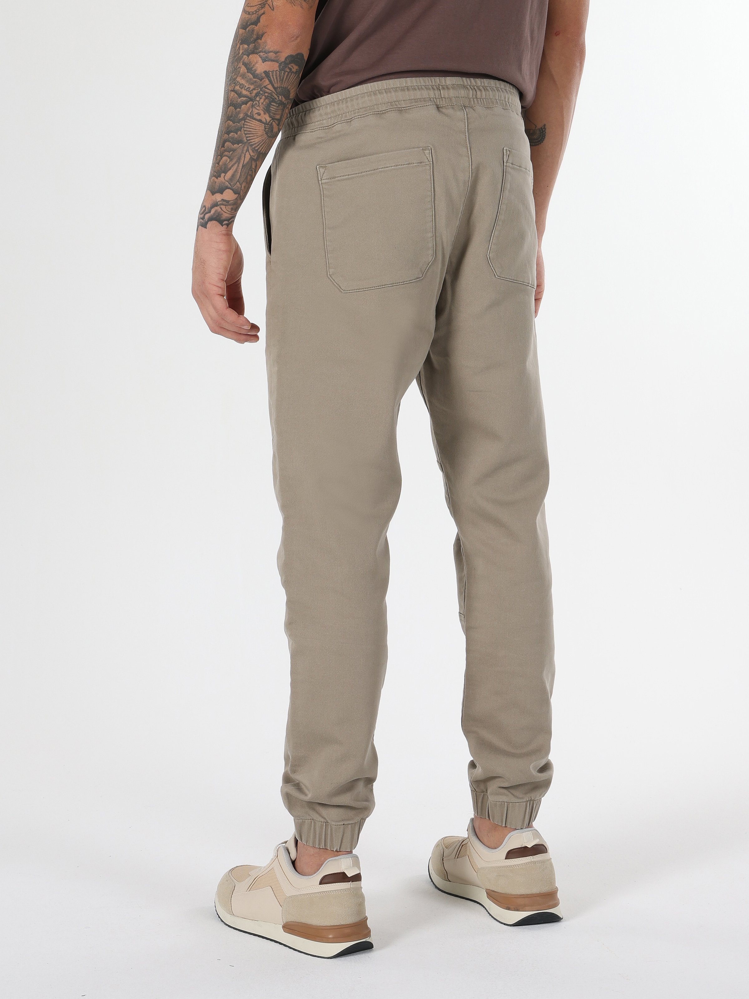 Afficher les détails de Pantalon Homme Coupe Slim Taille Moyenne À Jambe Droite