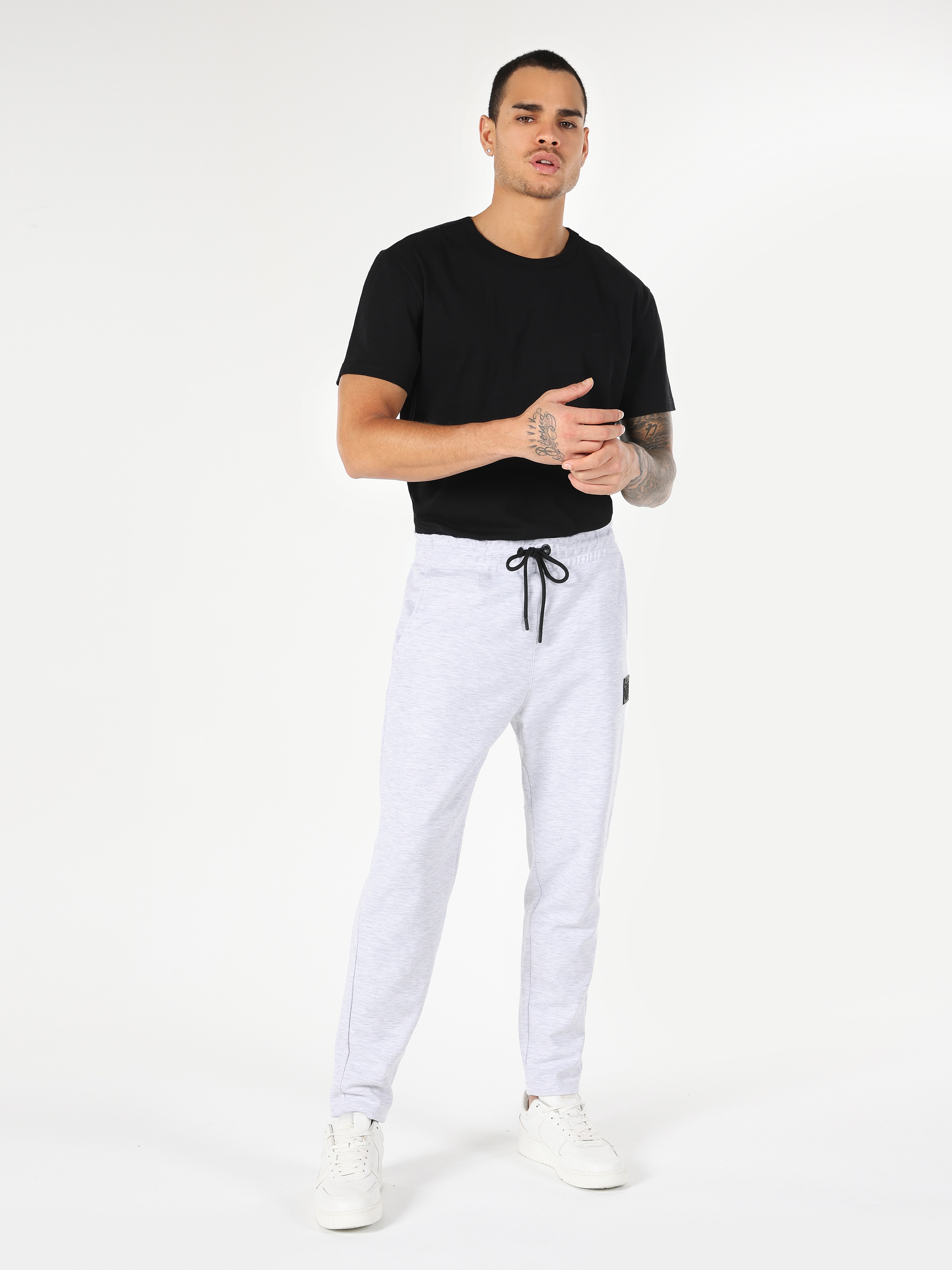 Afficher les détails de Pantalon De Survêtement Gris Taille Moyenne Pour Homme, Coupe Slim