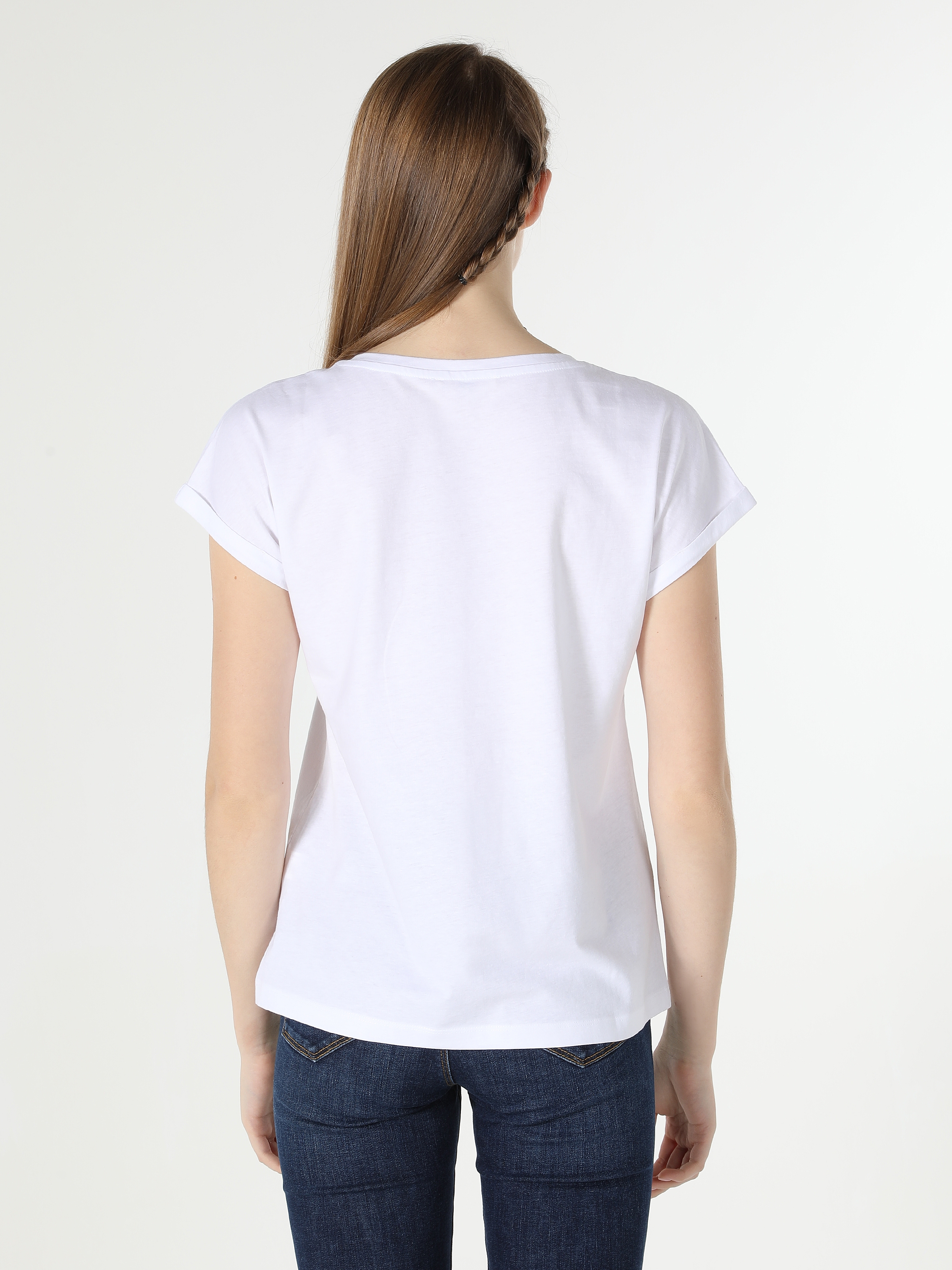 Afficher les détails de T-Shirt À Manches Courtes Pour Femmes Blanc İmprimé À Col Rond Coupe Régulière