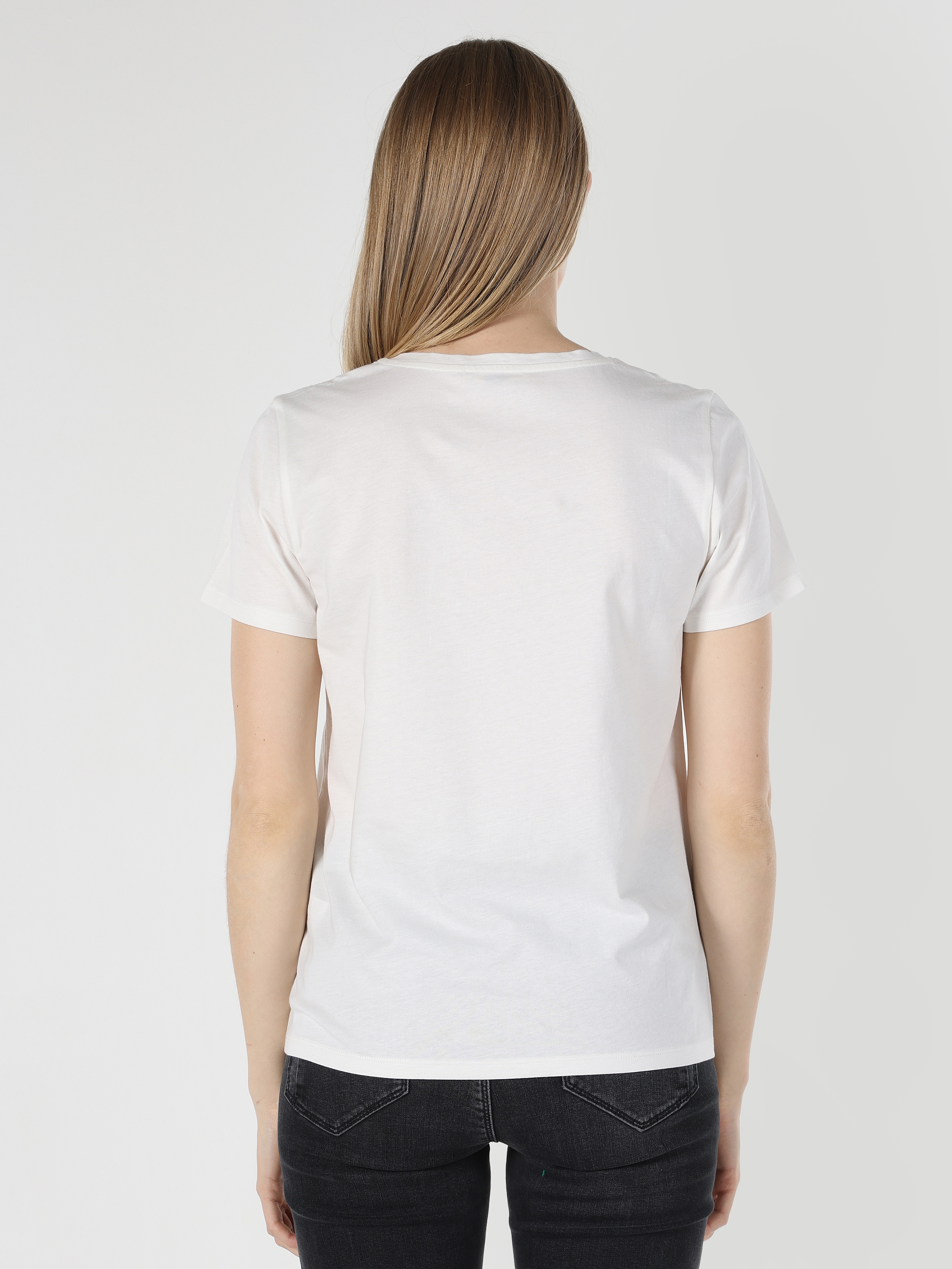 Afficher les détails de T-Shirt Blanc À Manches Courtes Pour Femmes, Coupe Régulière, Col En V, İmprimé Chat