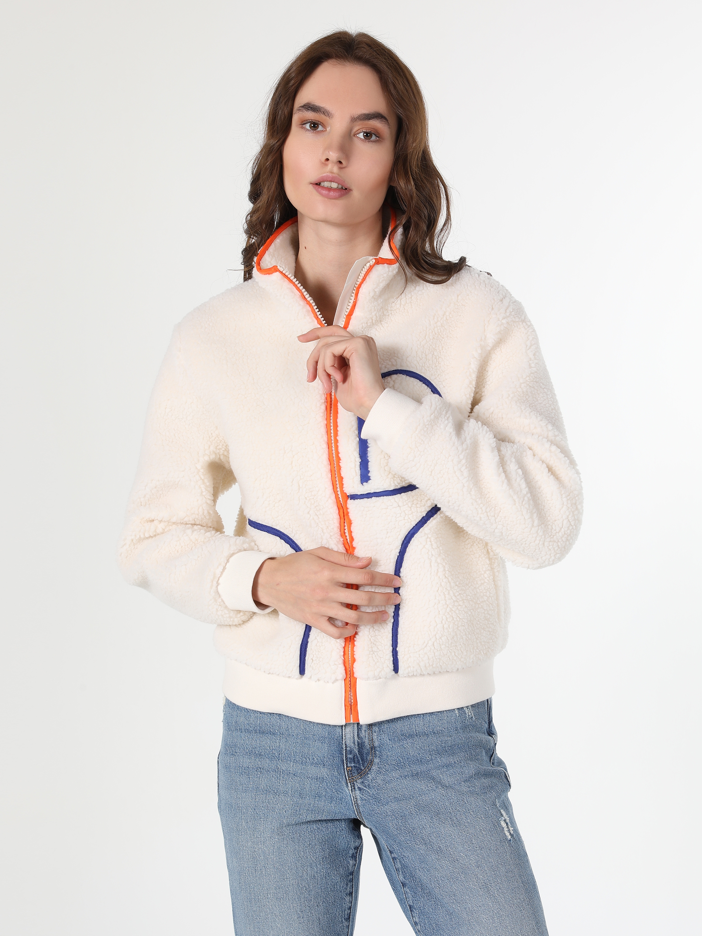 Afficher les détails de Manteau Femme Blanc Zippé À Motifs Coupe Régulière