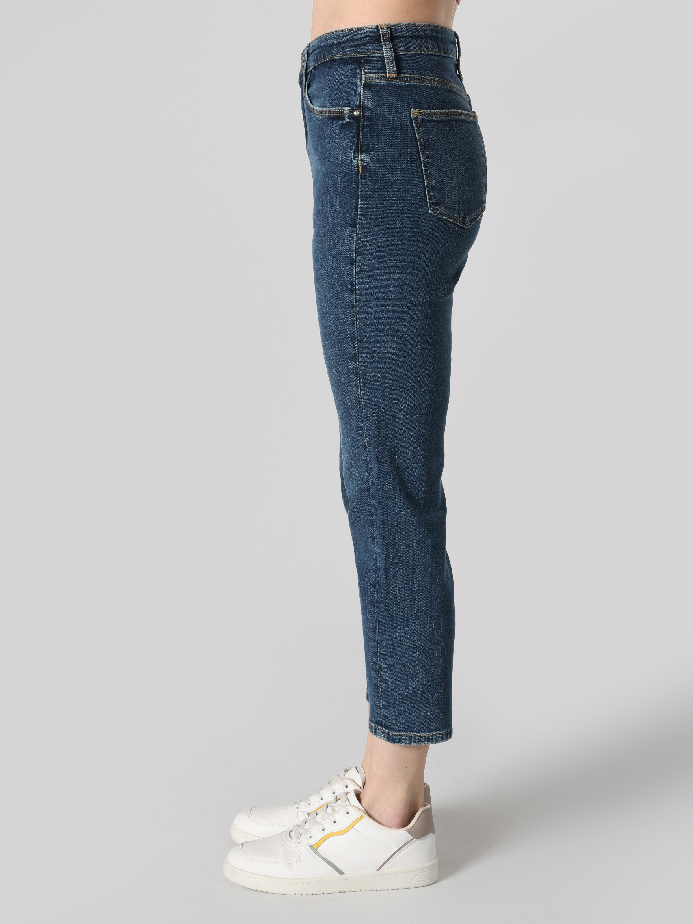 Afficher les détails de Pantalon Femme 891 Maya Coupe Slim Taille Moyenne Jambe Fuselée Bleu