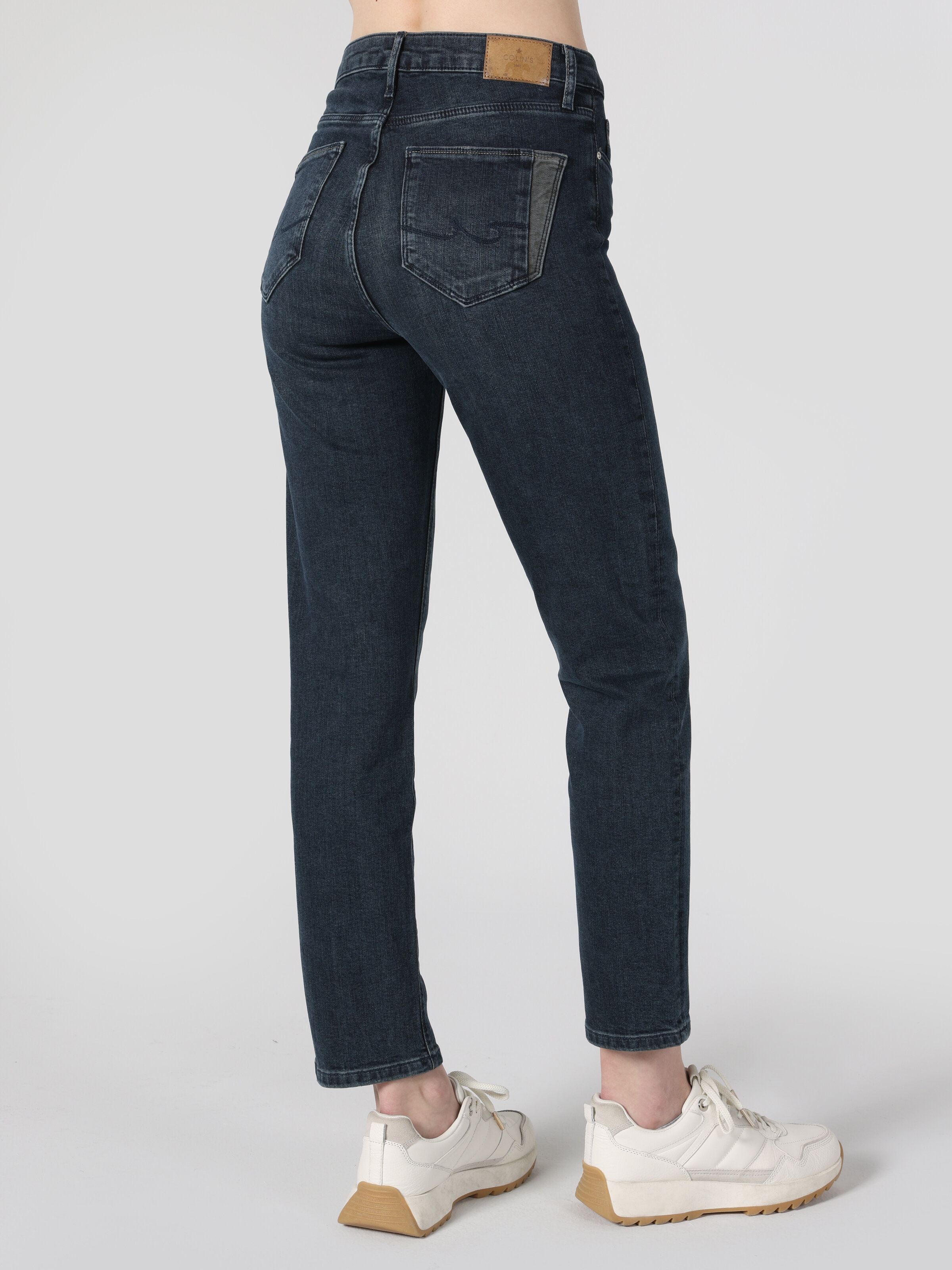 Afficher les détails de 703 Carla Slim Fit Taille Normale Jambe Droite Bleu Pantalon En Jean Pour Femme
