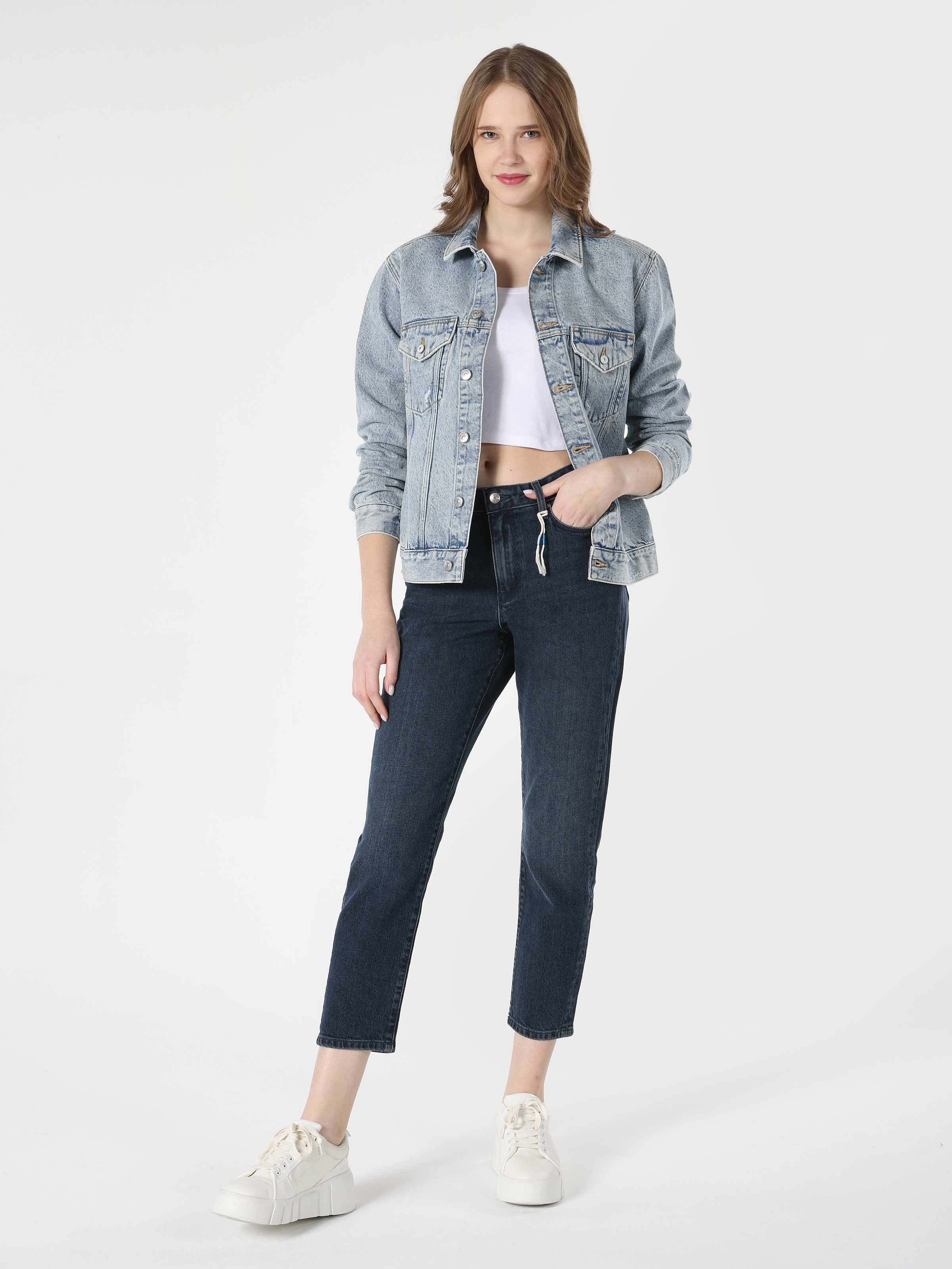 Afficher les détails de 891 Maya Slim Fit Taille Moyenne Jambe Effilée Bleu Foncé Pantalon En Jean Pour Femme