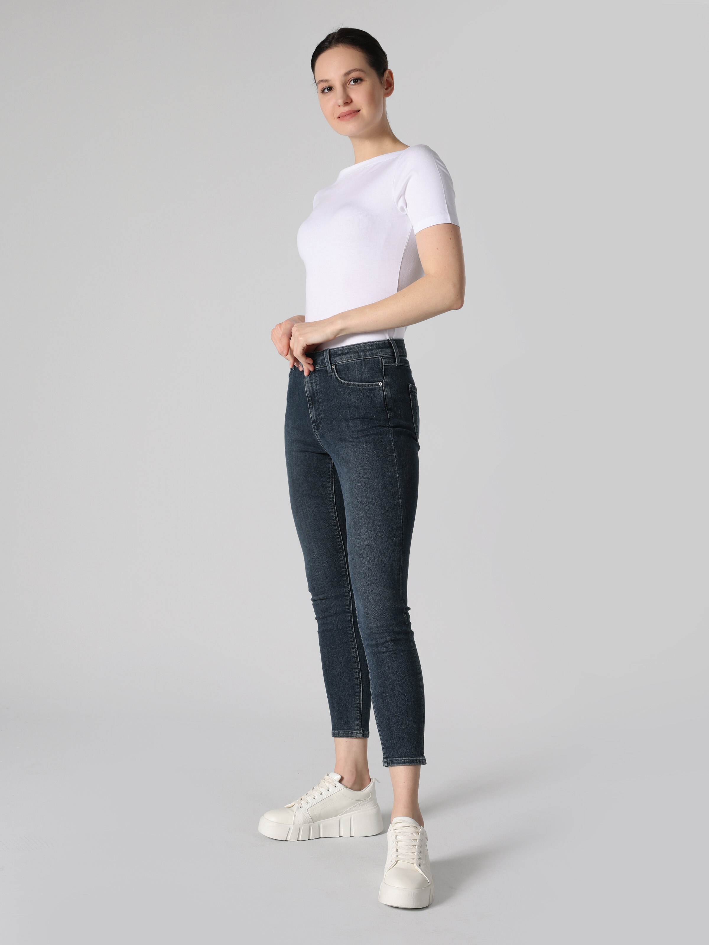 Afficher les détails de 759 Lara Super Slim Fit Taille Normale Jambe Étroite Pantalon Jean Bleu Foncé Pour Femme