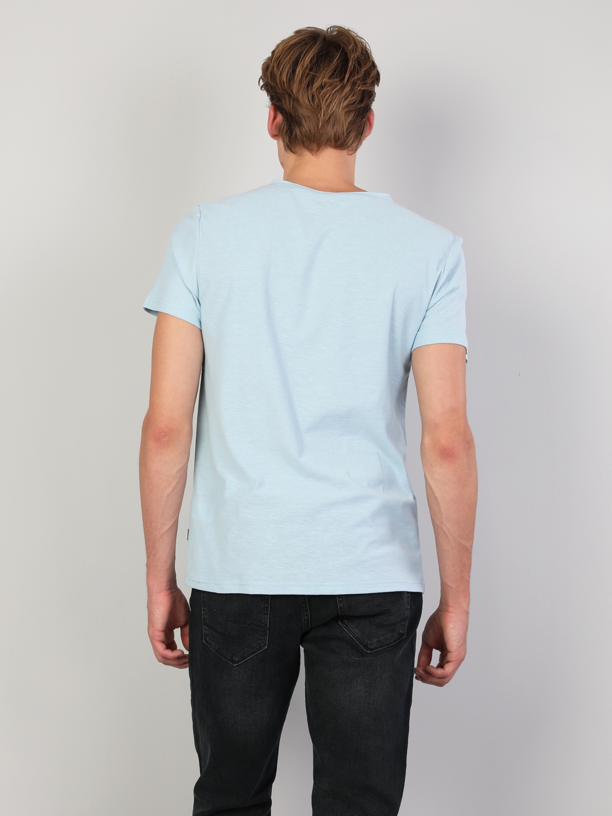 Afficher les détails de T-Shirt Bleu À Manches Courtes Tricoté À Col Rond Pour Hommes