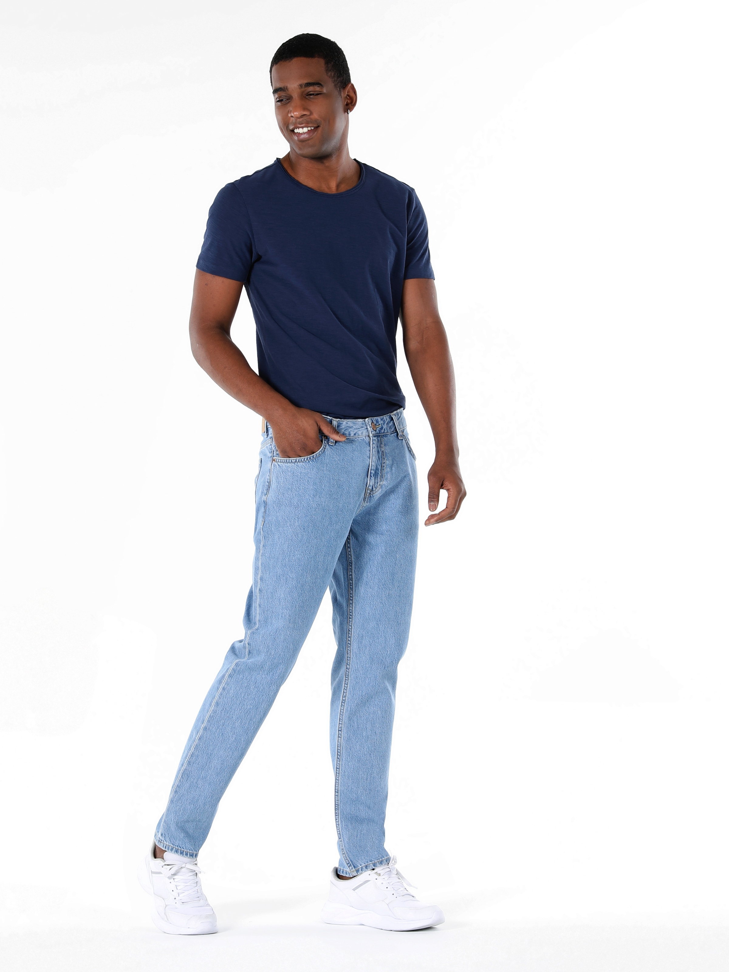 Afficher les détails de 067 Jack Pantalon En Jean Bleu Pour Homme, Taille Moyenne, Coupe Régulière, Jambe Droite
