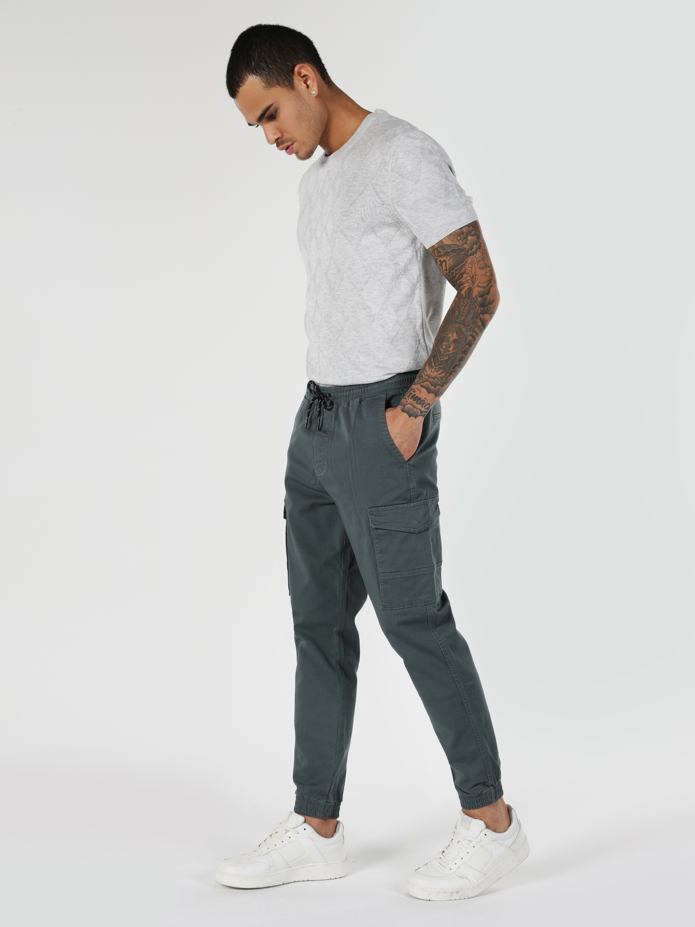 Afficher les détails de Pantalon Homme Bleu Coupe Slim Taille Moyenne Poche Cargo Jambe Élastique