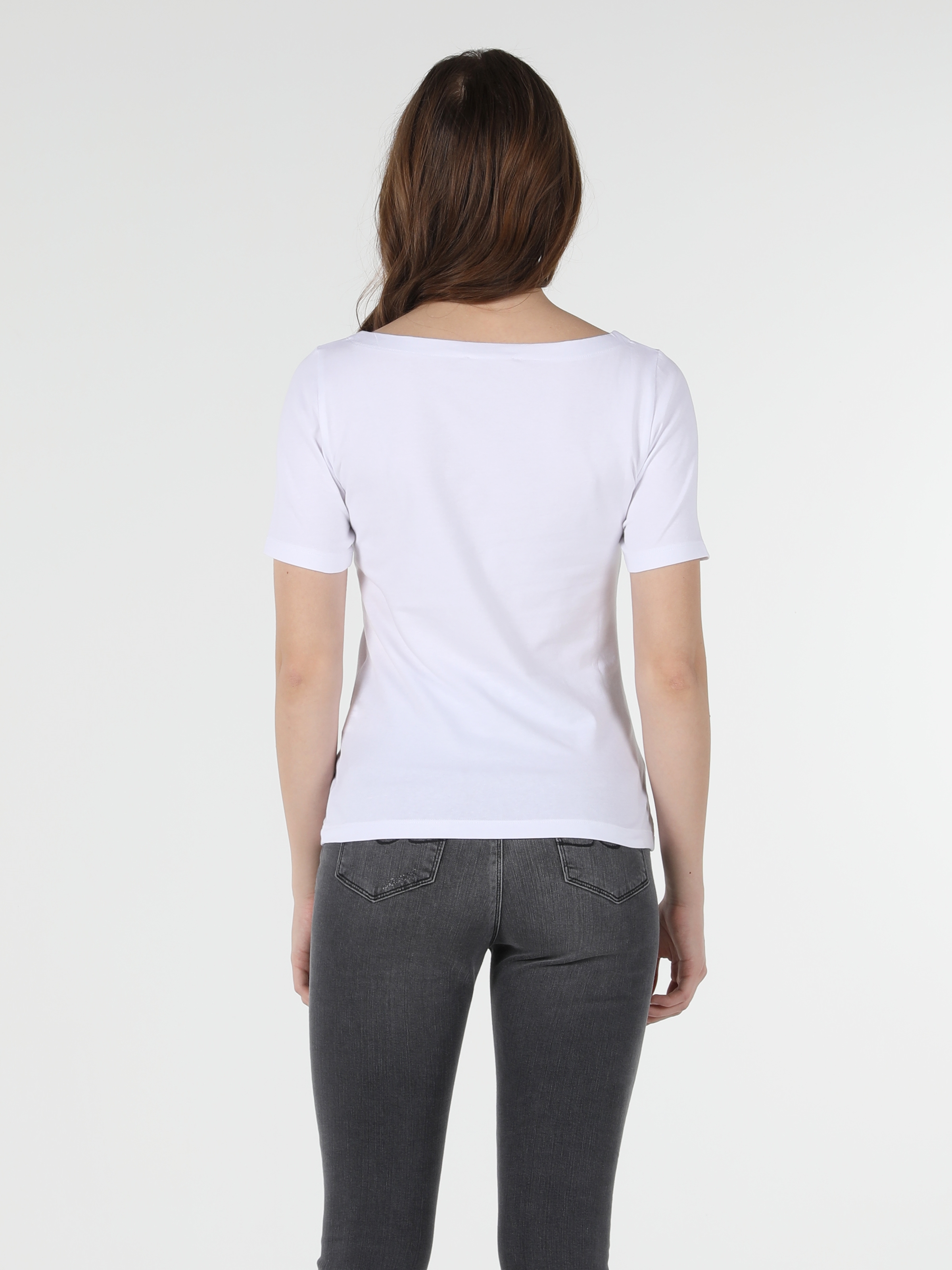 Afficher les détails de T-Shirt Blanche À Manches Courtes Pour Femme