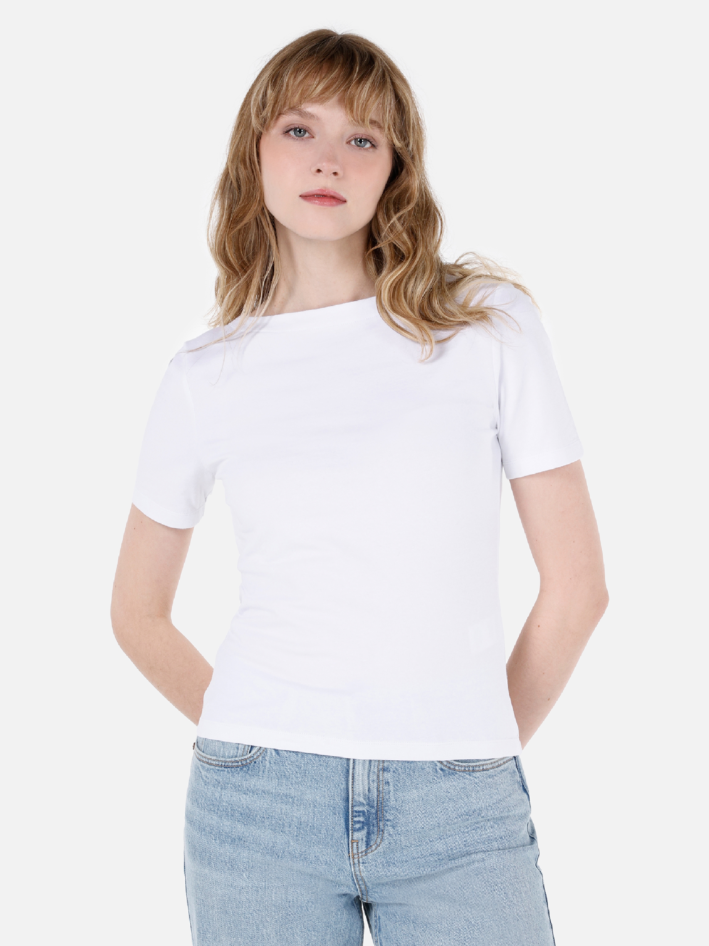 Afficher les détails de T-Shirt Blanche À Manches Courtes Pour Femme