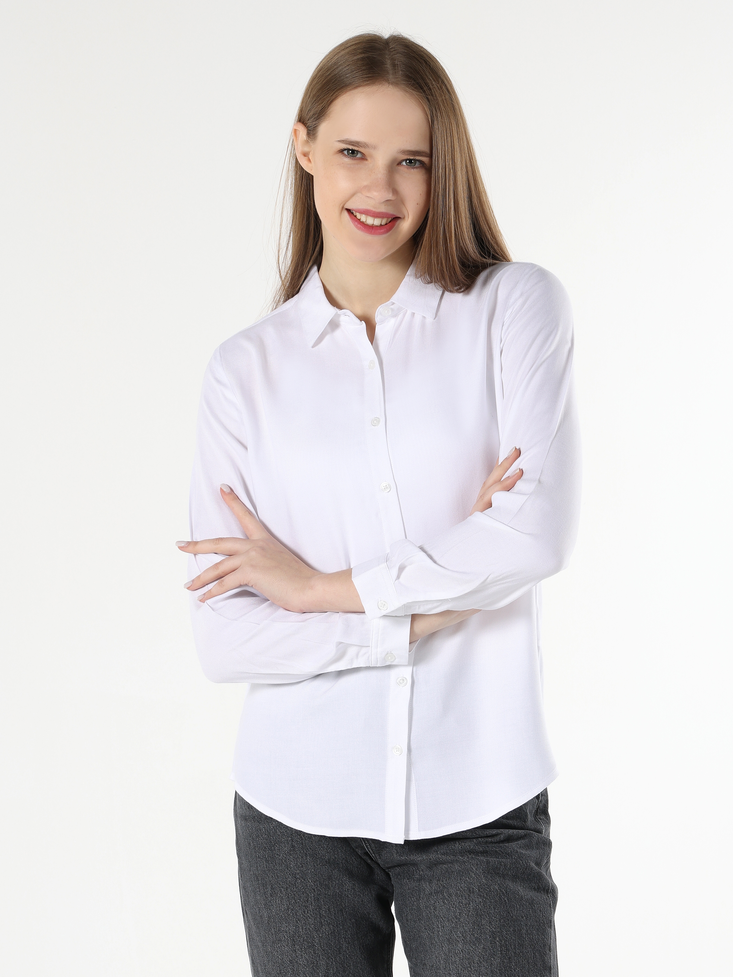 Afficher les détails de Chemise À Manches Longues Blanch Coupe Régulière Basique Pour Femme