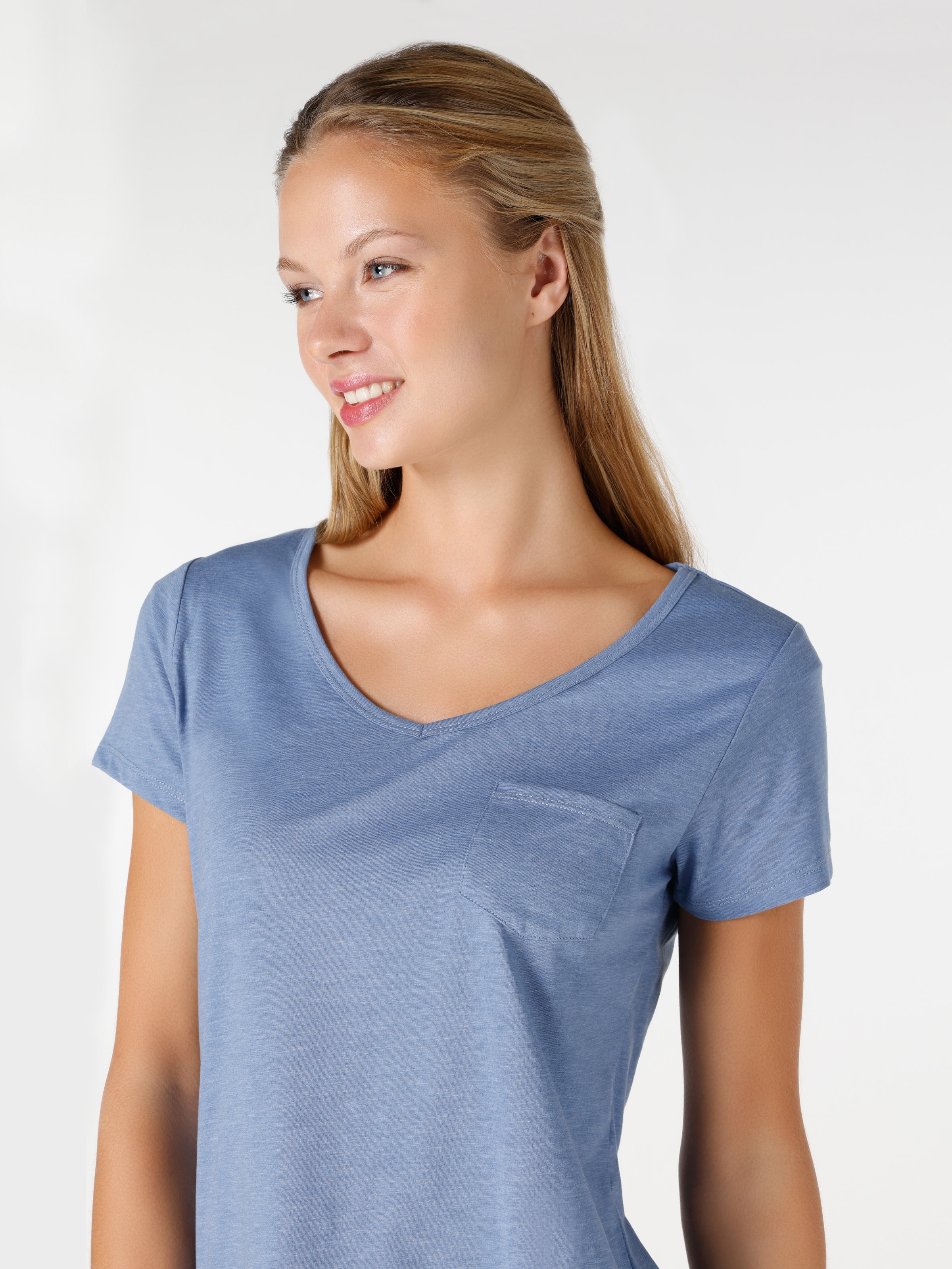 Afficher les détails de T-Shirt Bleu À Manches Courtes Pour Femmes, Coupe Régulière, Col En V, Tricoté